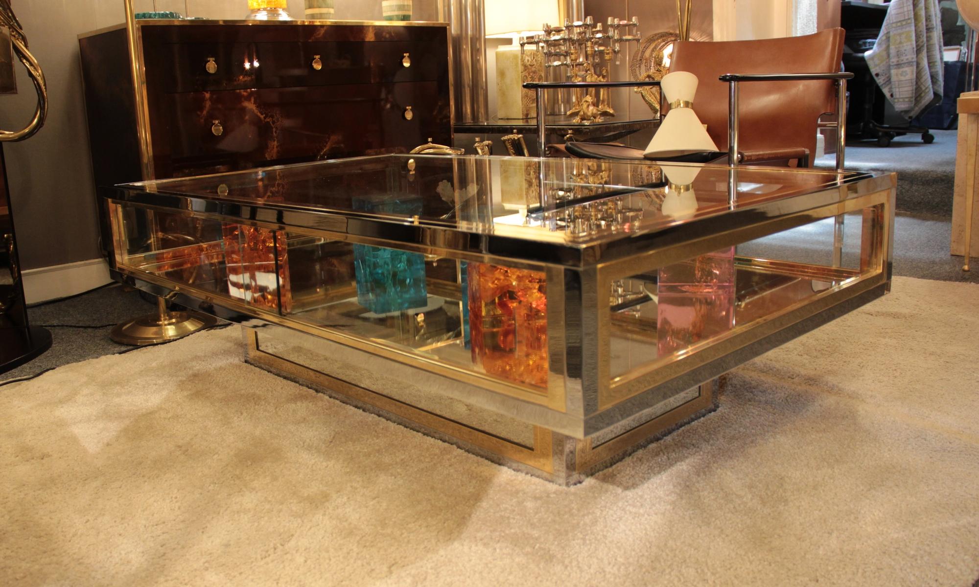 1970s Showcase Coffee Table in Brass and Chrome In Good Condition In Paris, FR