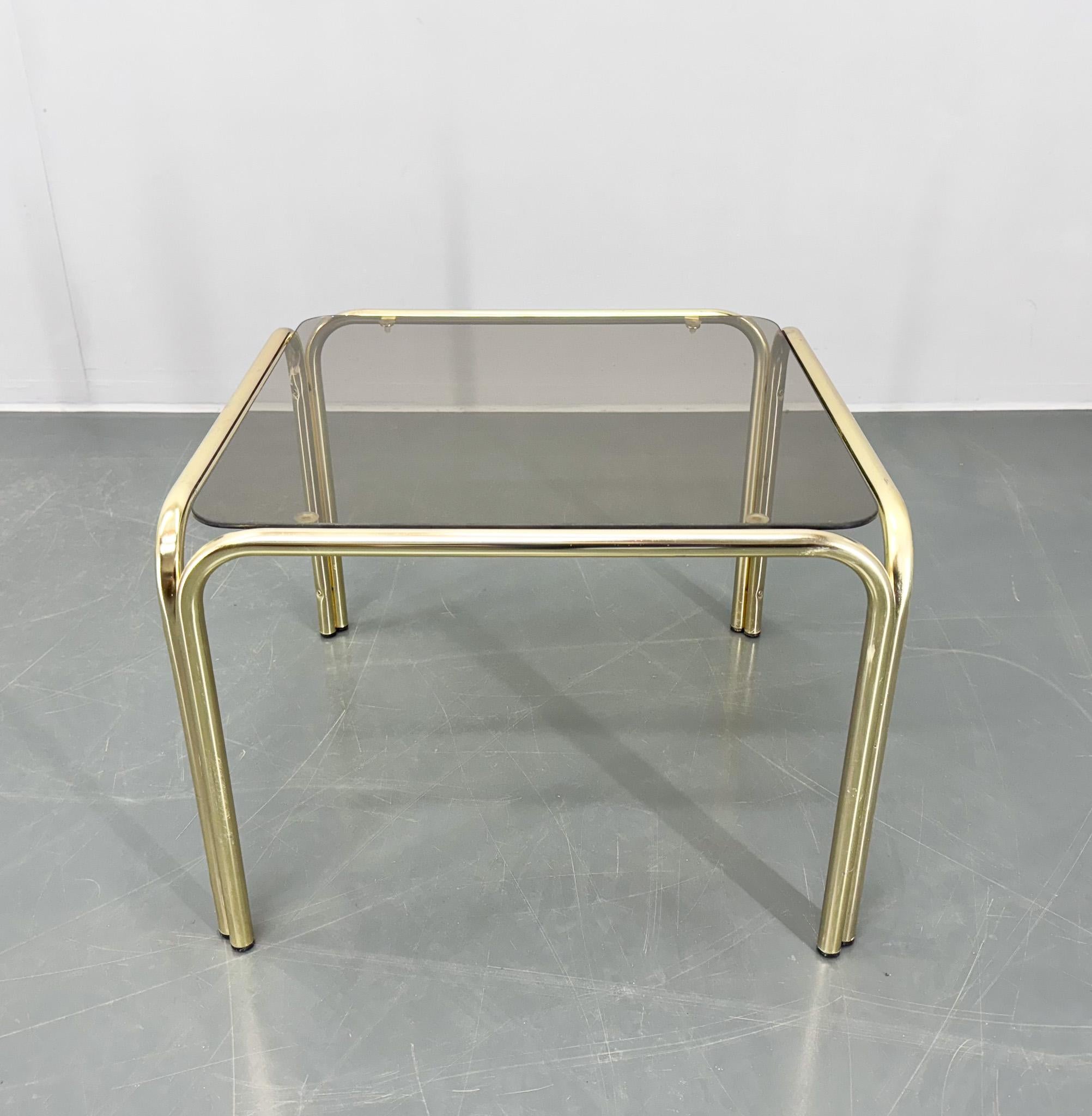 Mid-Century Modern Table d'appoint ou table basse des années 1970 avec verre fumé, Allemagne en vente