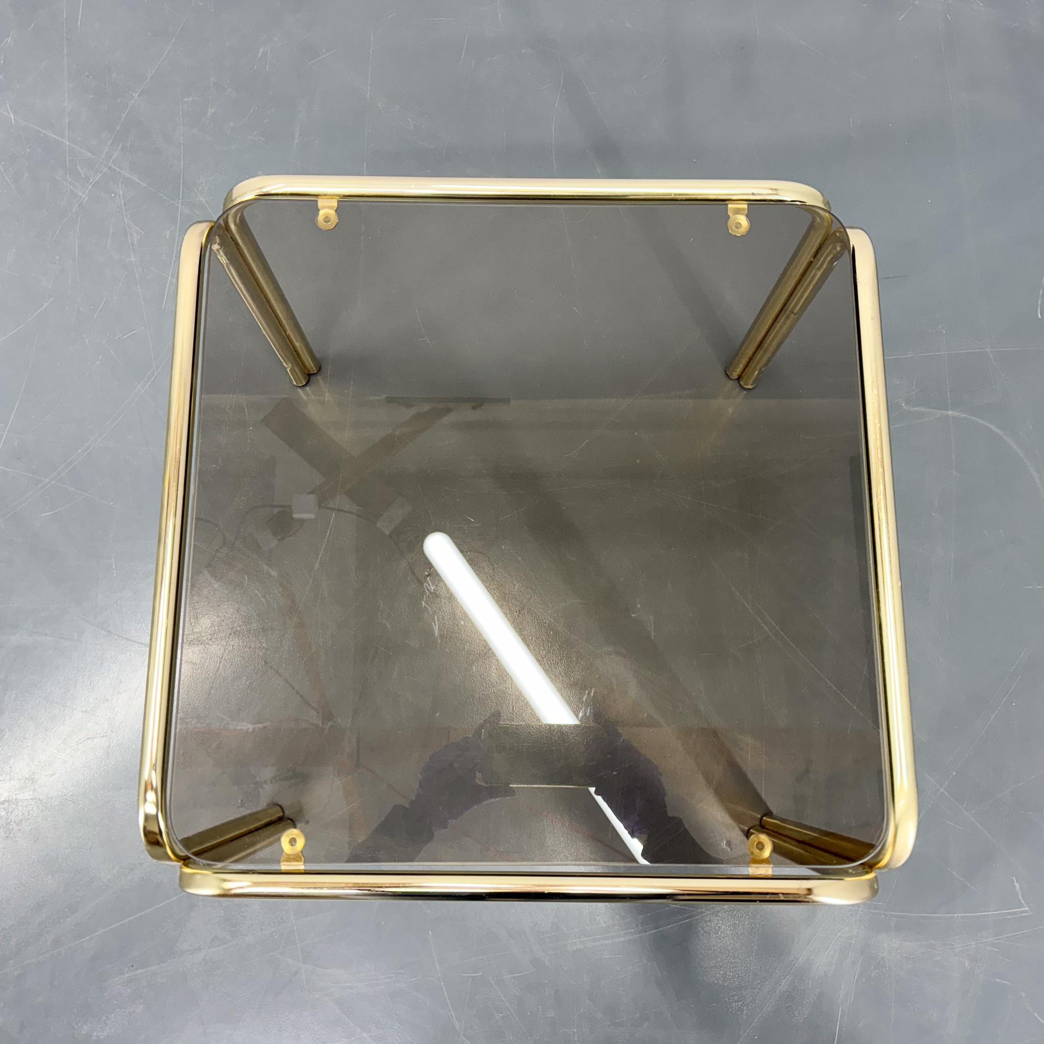 Allemand Table d'appoint ou table basse des années 1970 avec verre fumé, Allemagne en vente