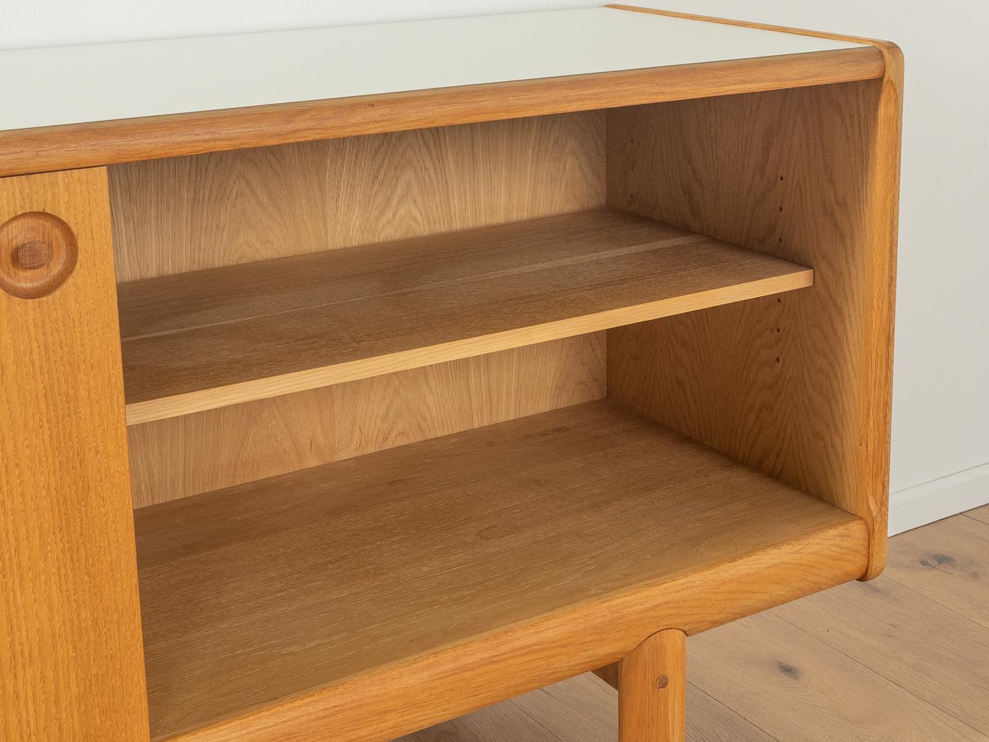 Legno Credenza anni '1970, Bramin in vendita