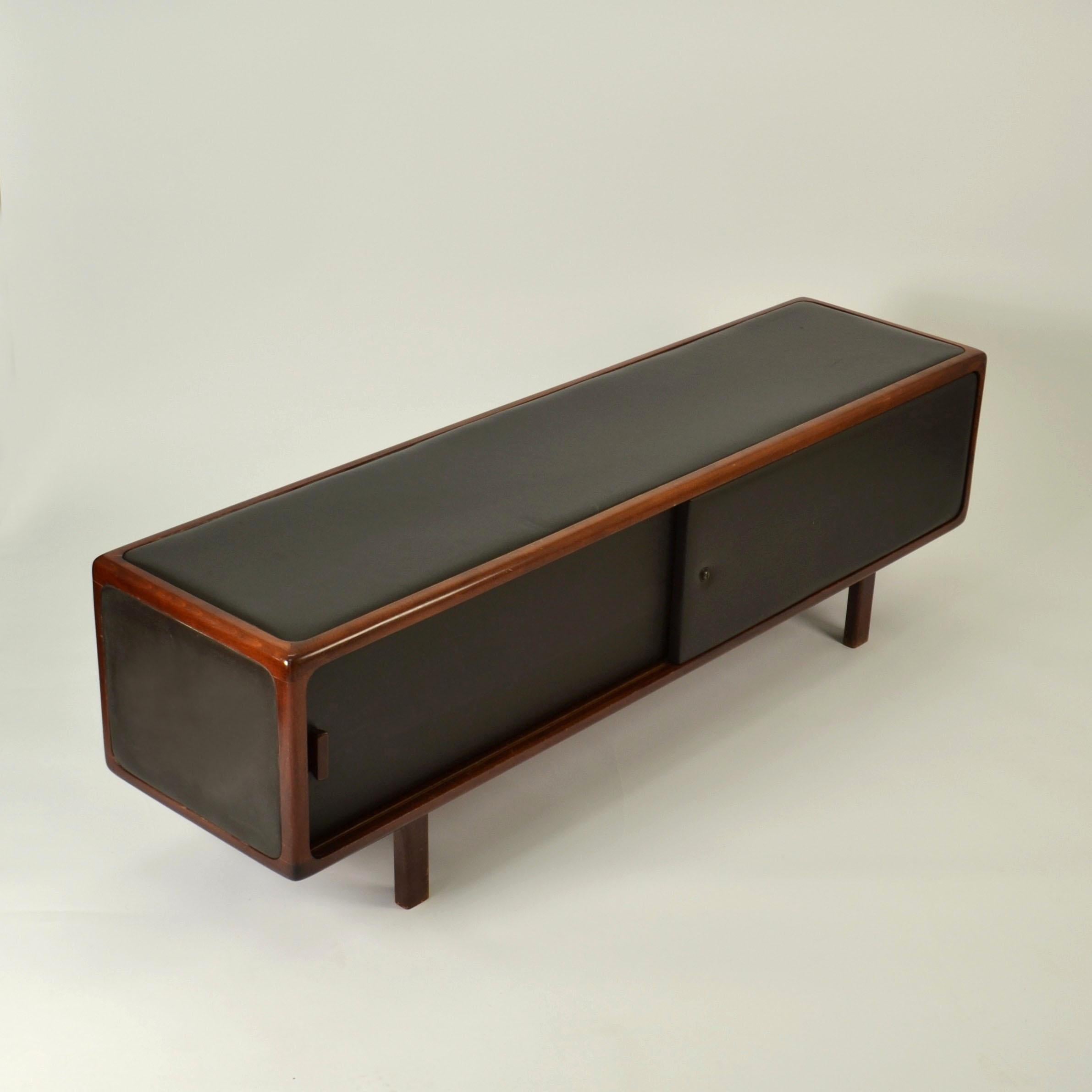 1970er Sideboard aus schokoladenbraunem Leder und Holz im Angebot 3