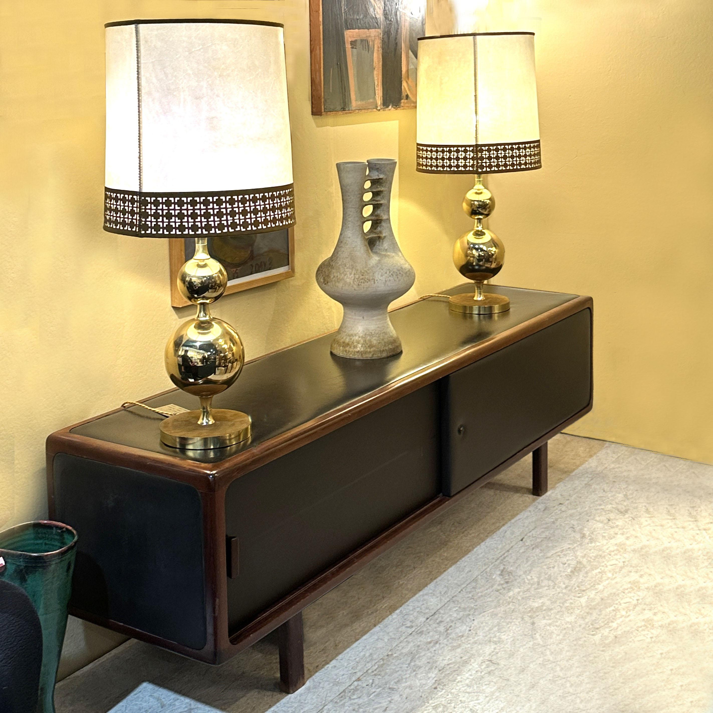 Mid-Century moderno Credenza anni '70 in pelle marrone cioccolato e Wood in vendita