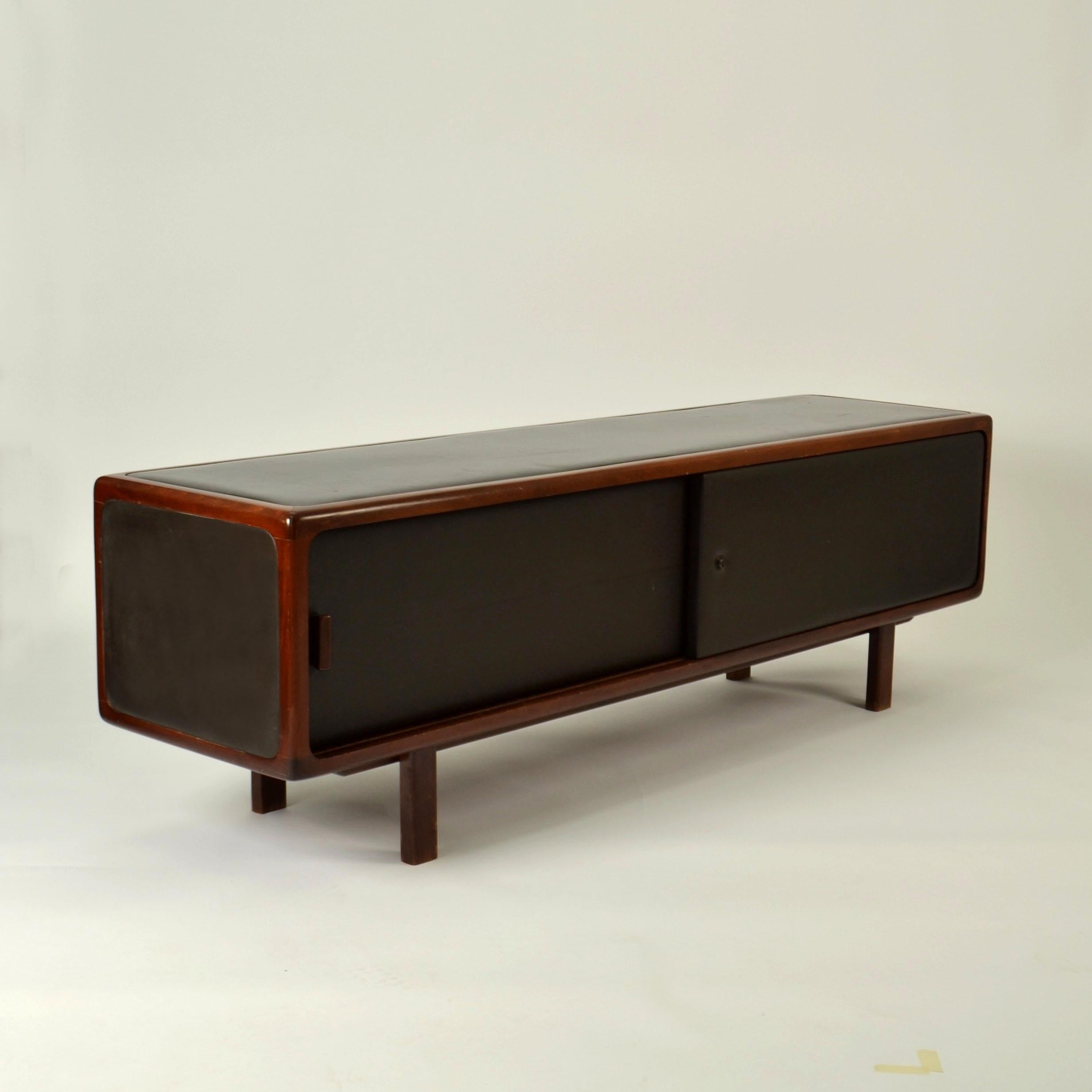 1970er Sideboard aus schokoladenbraunem Leder und Holz im Angebot 1