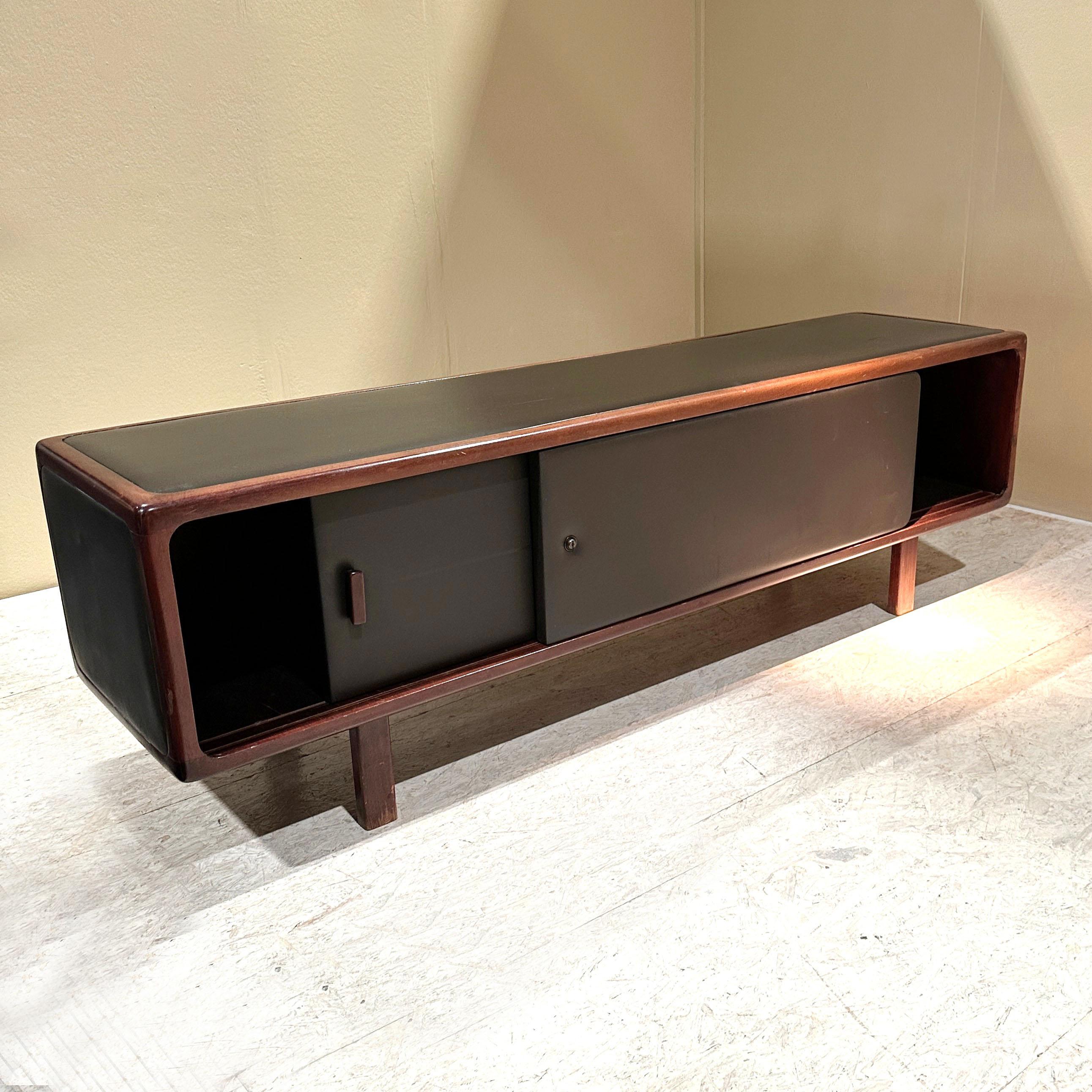 Credenza anni '70 in pelle marrone cioccolato e Wood In condizioni ottime in vendita a London, GB