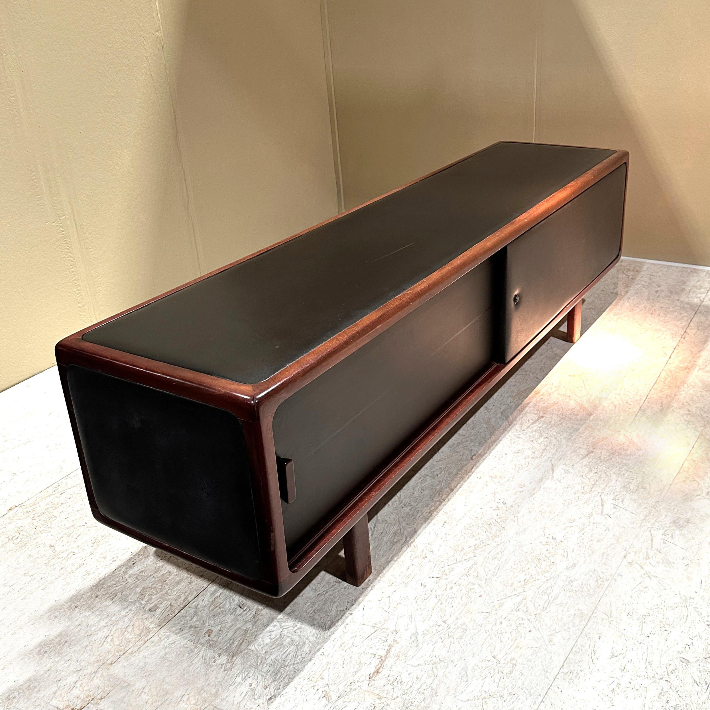 Credenza anni '70 in pelle marrone cioccolato e Wood in vendita 1