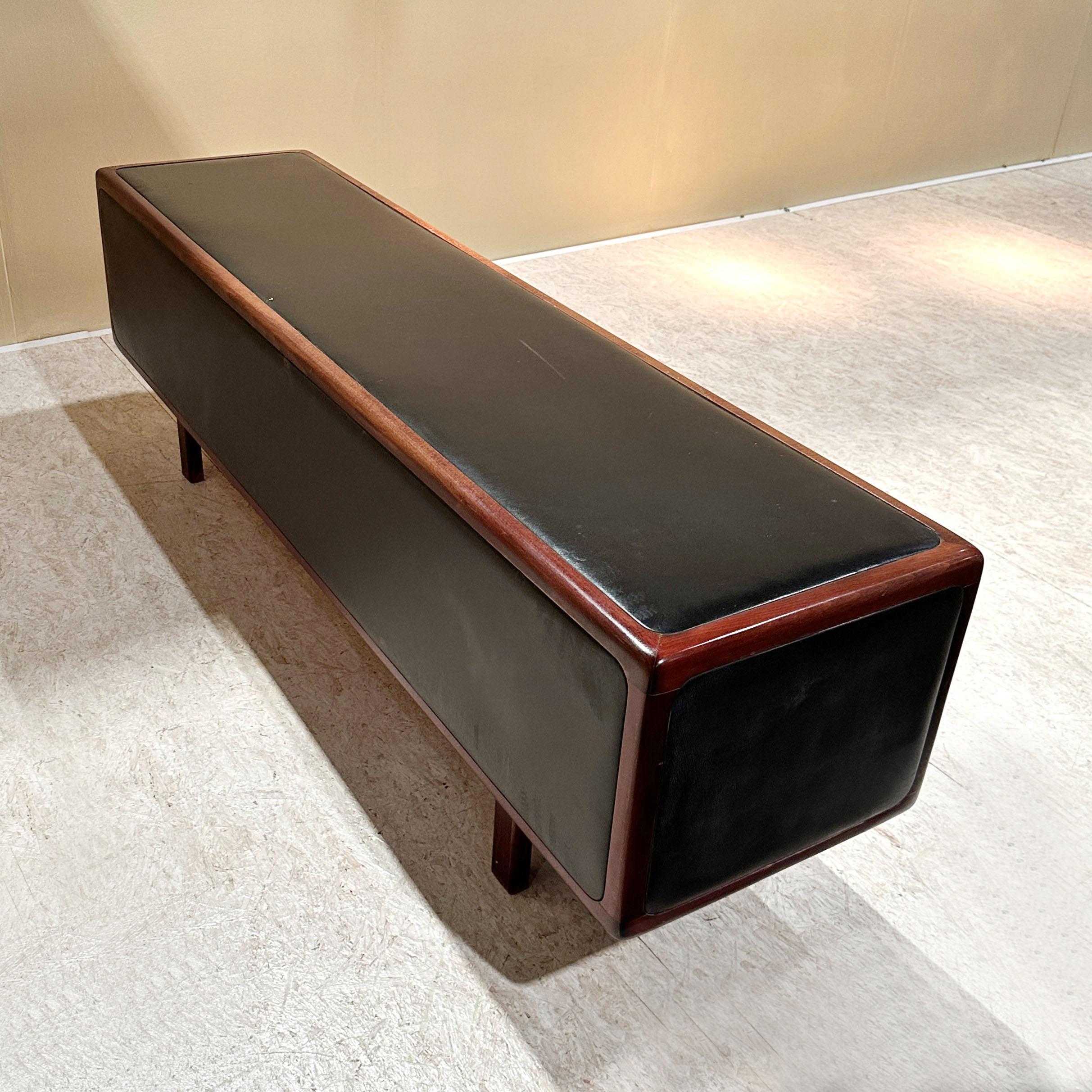 Credenza anni '70 in pelle marrone cioccolato e Wood in vendita 2