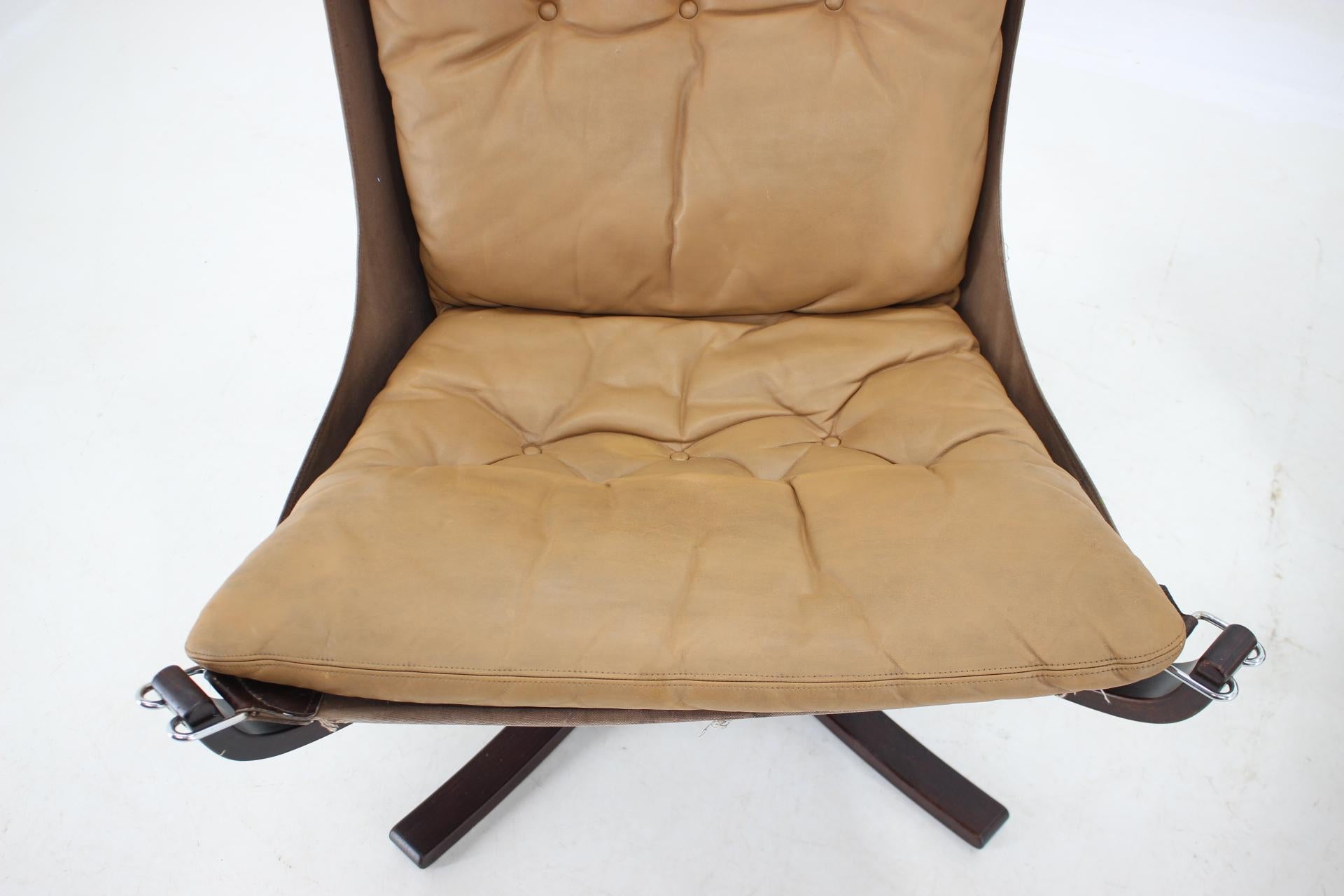 1970 Sigurd Ressell Paire de chaises Falcon en cuir par Vatne Møbler , Norvège en vente 10
