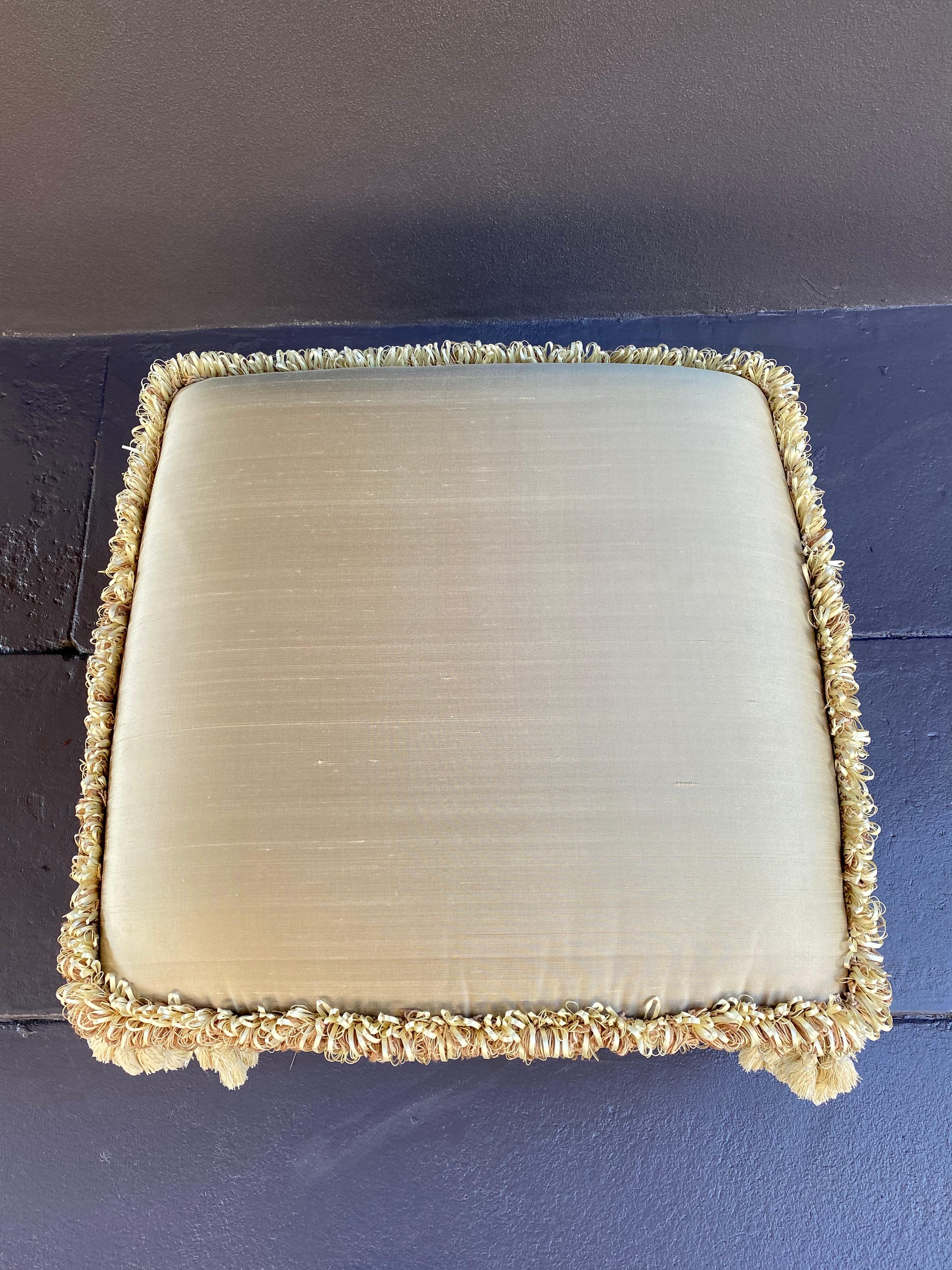 Fin du 20e siècle Table basse à coussin superposé en soie et velours des années 1970  en vente
