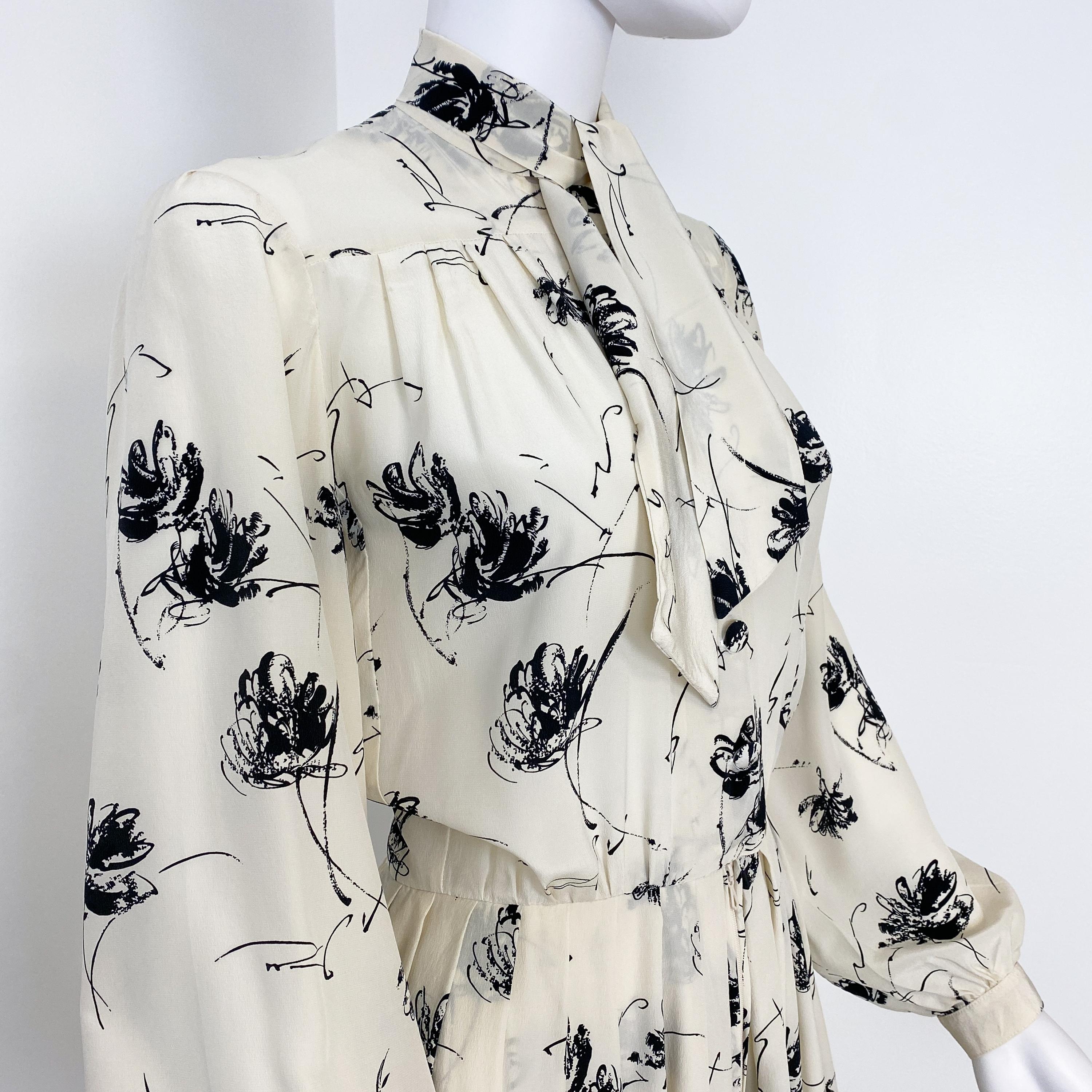 1970s Silk Muslin Black and White Dress with Floral Print Size 8/10 For Sale 5