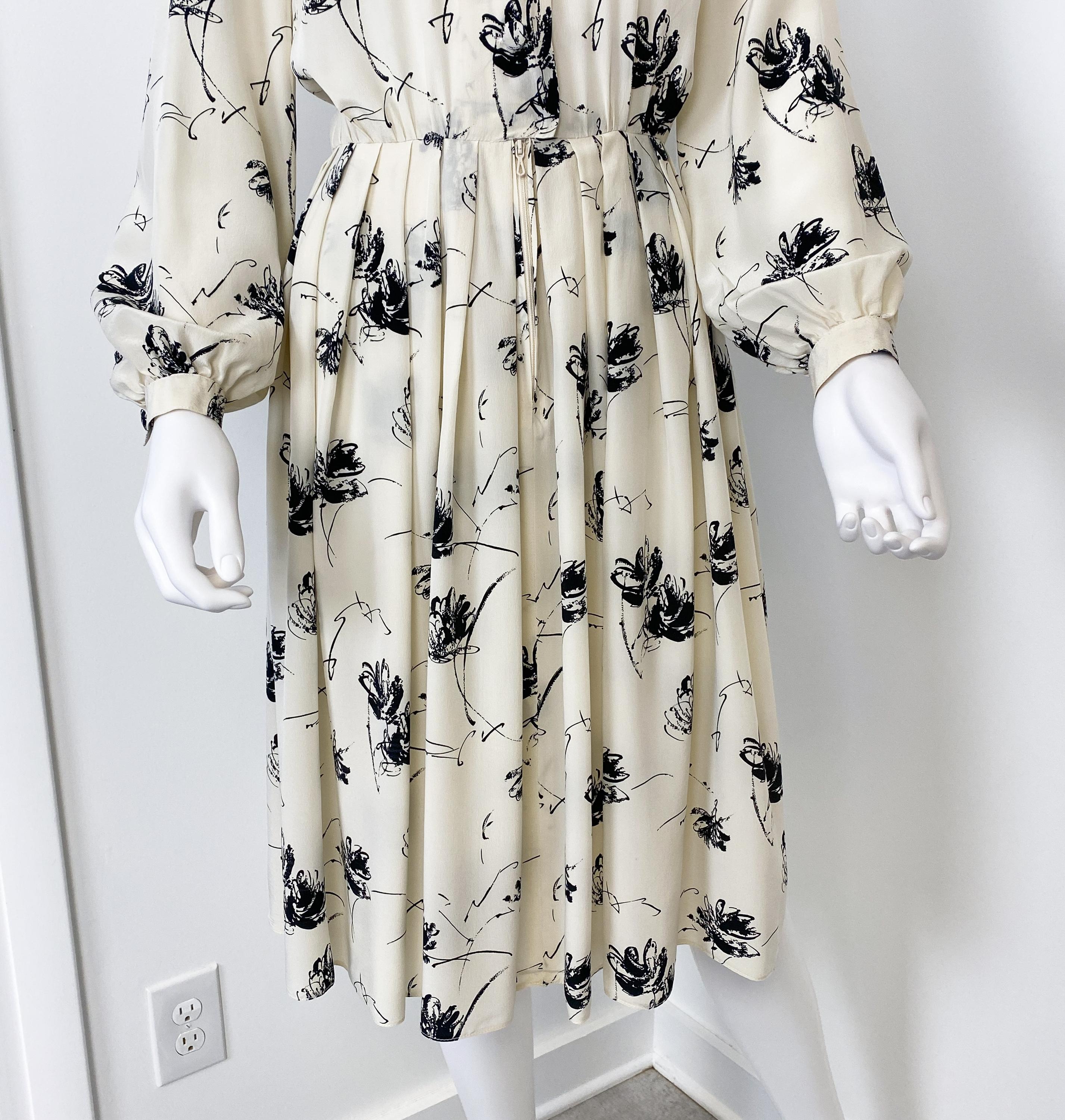 1970s Silk Muslin Black and White Dress with Floral Print Size 8/10 For Sale 8