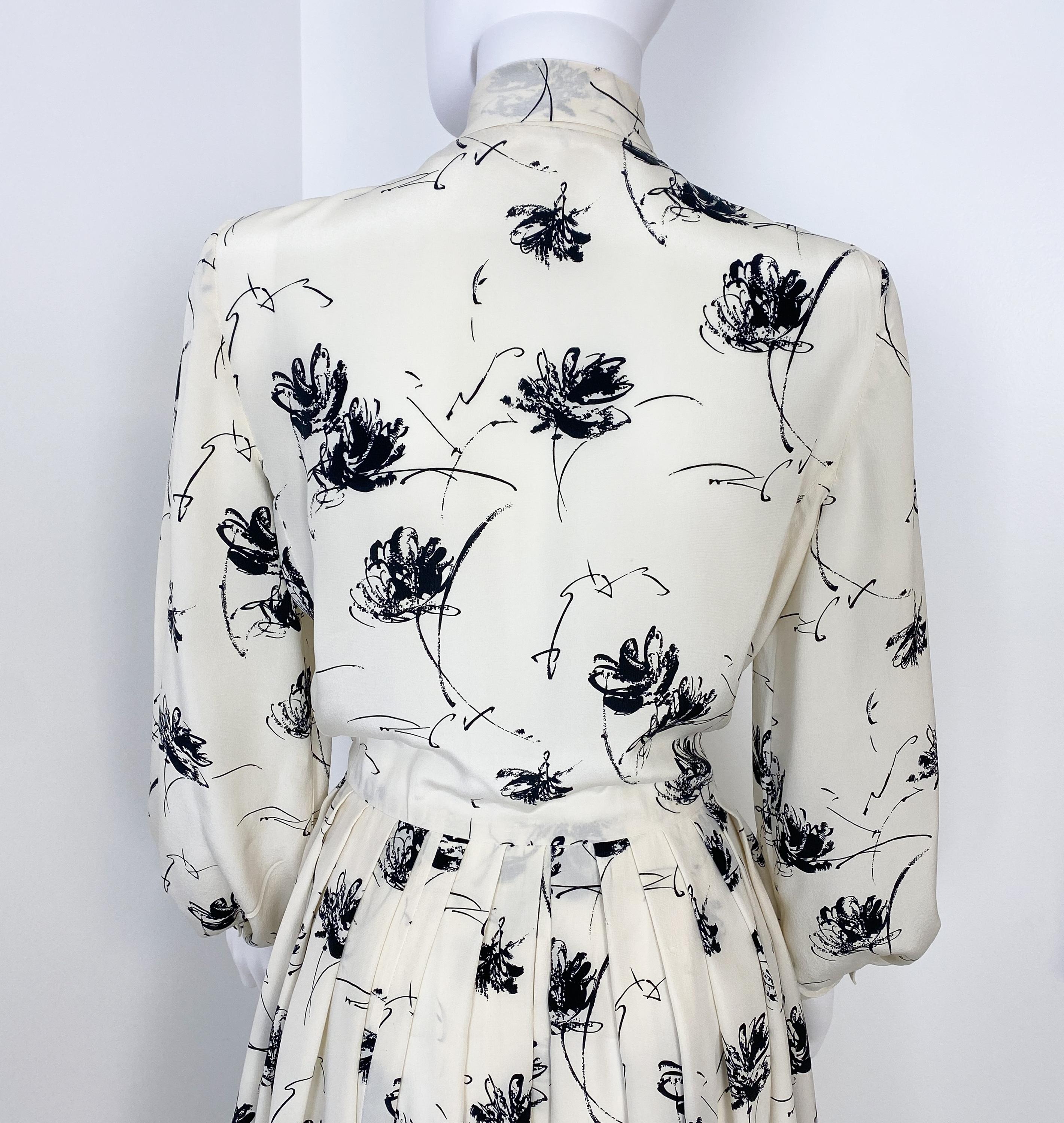 1970s Silk Muslin Black and White Dress with Floral Print Size 8/10 For Sale 10