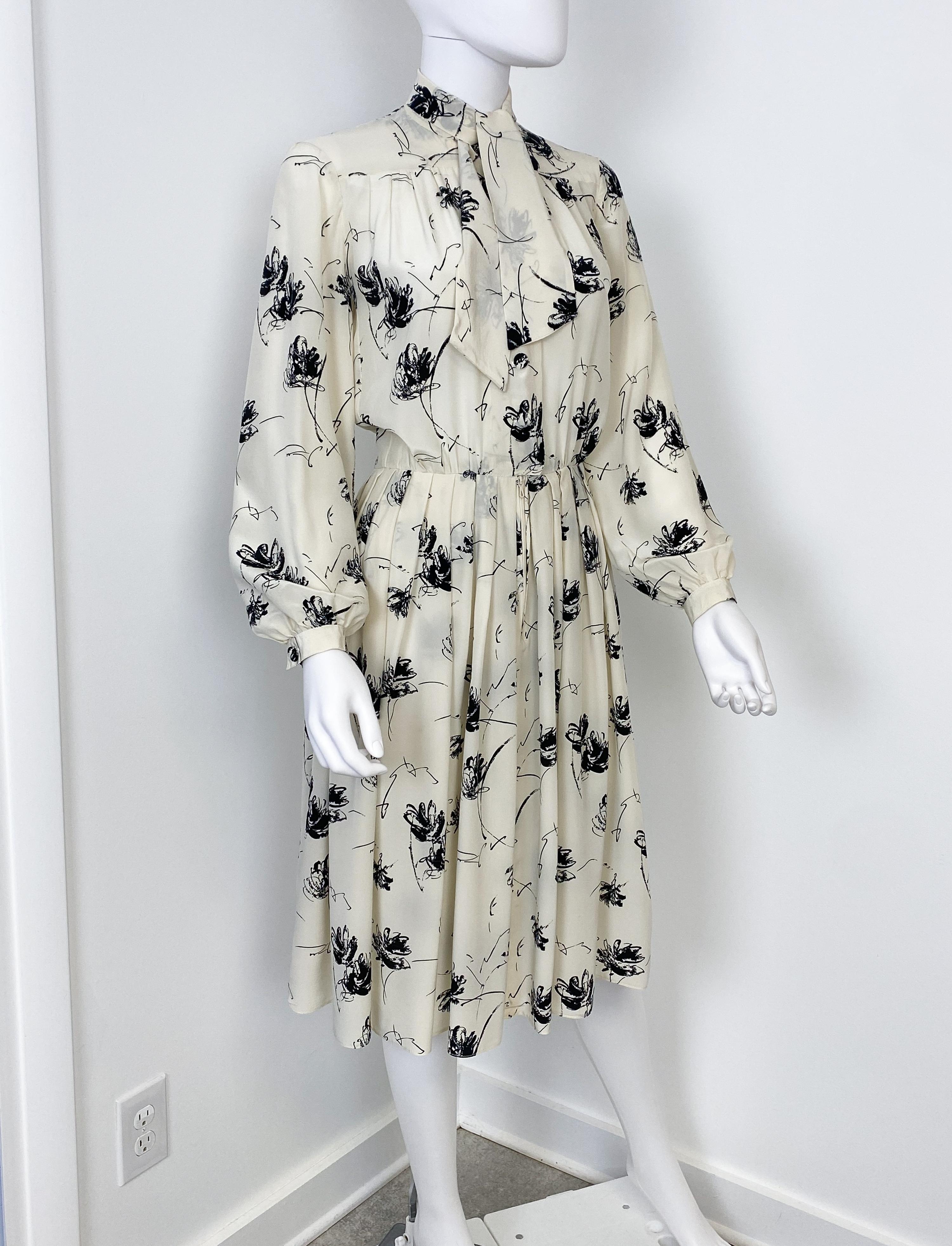 1970s Silk Muslin Black and White Dress with Floral Print Size 8/10 In Excellent Condition For Sale In Atlanta, GA