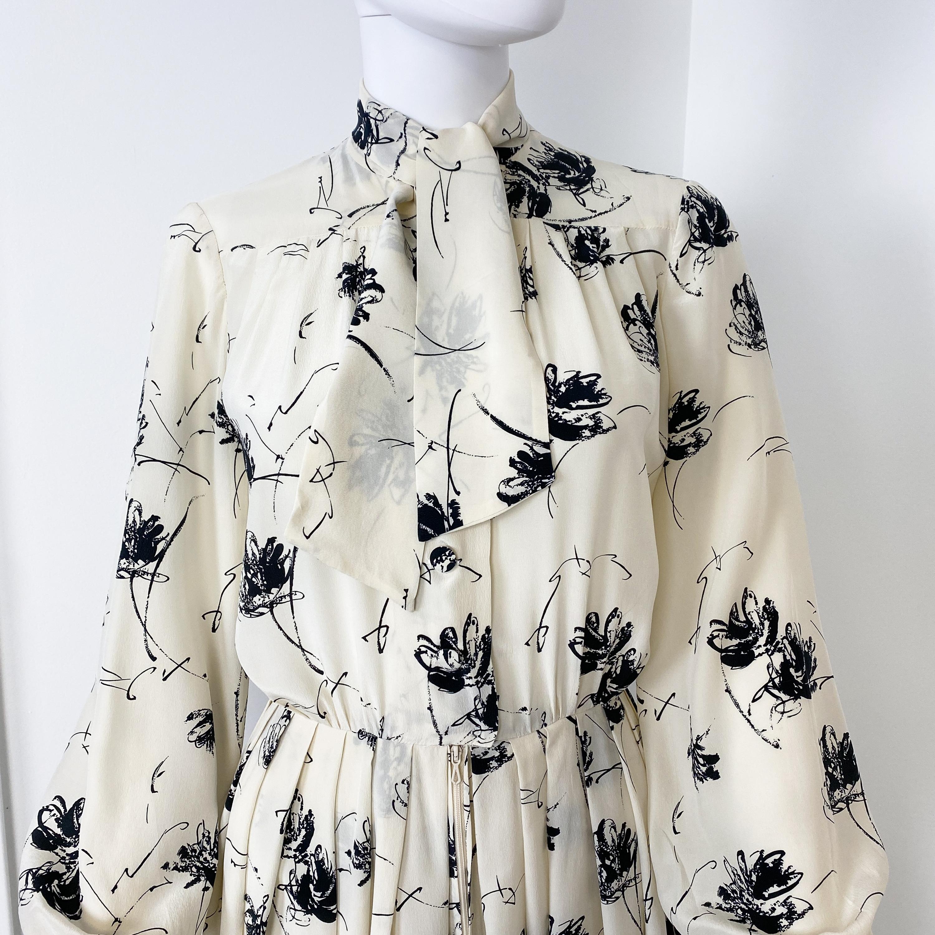 1970s Silk Muslin Black and White Dress with Floral Print Size 8/10 For Sale 1