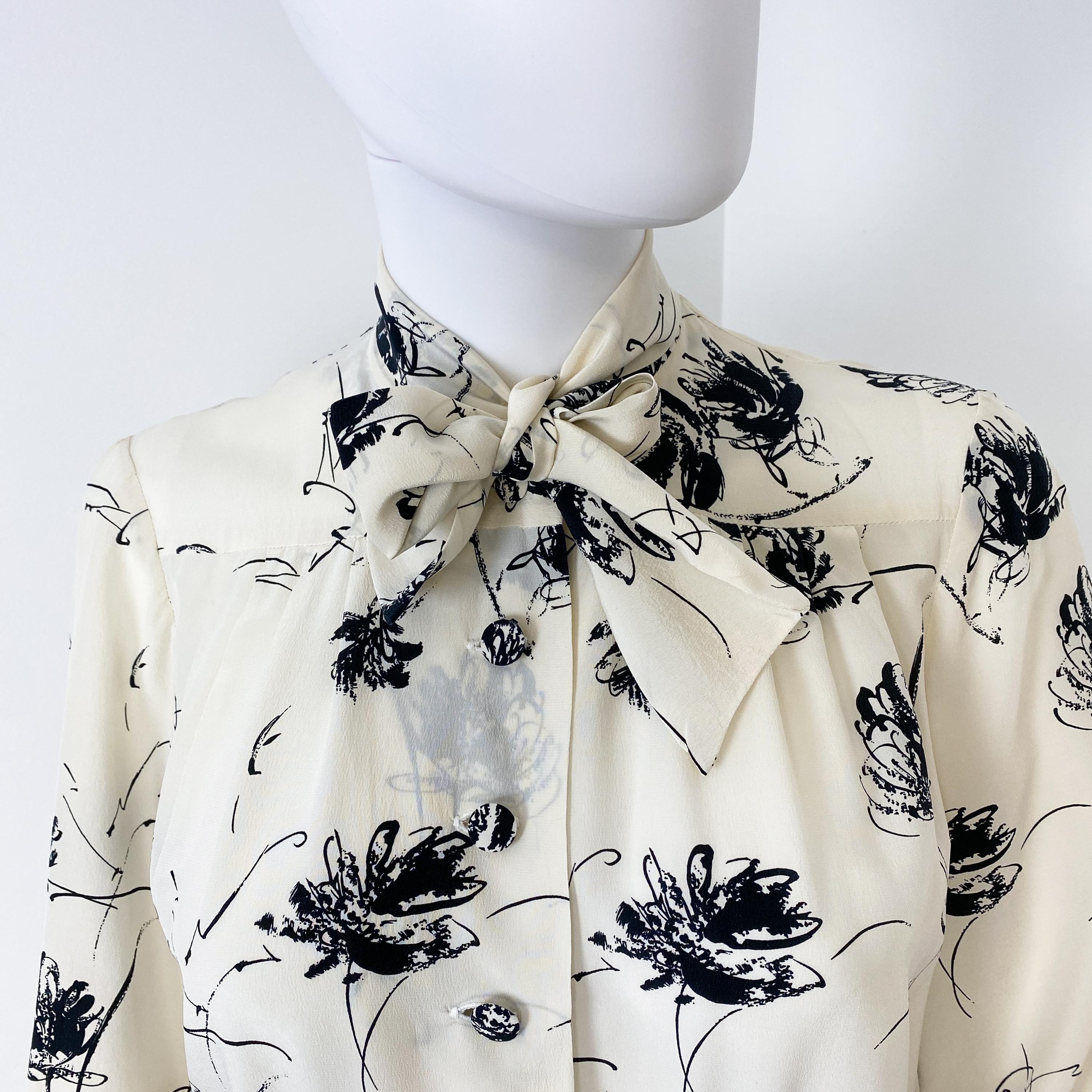 1970s Silk Muslin Black and White Dress with Floral Print Size 8/10 For Sale 3