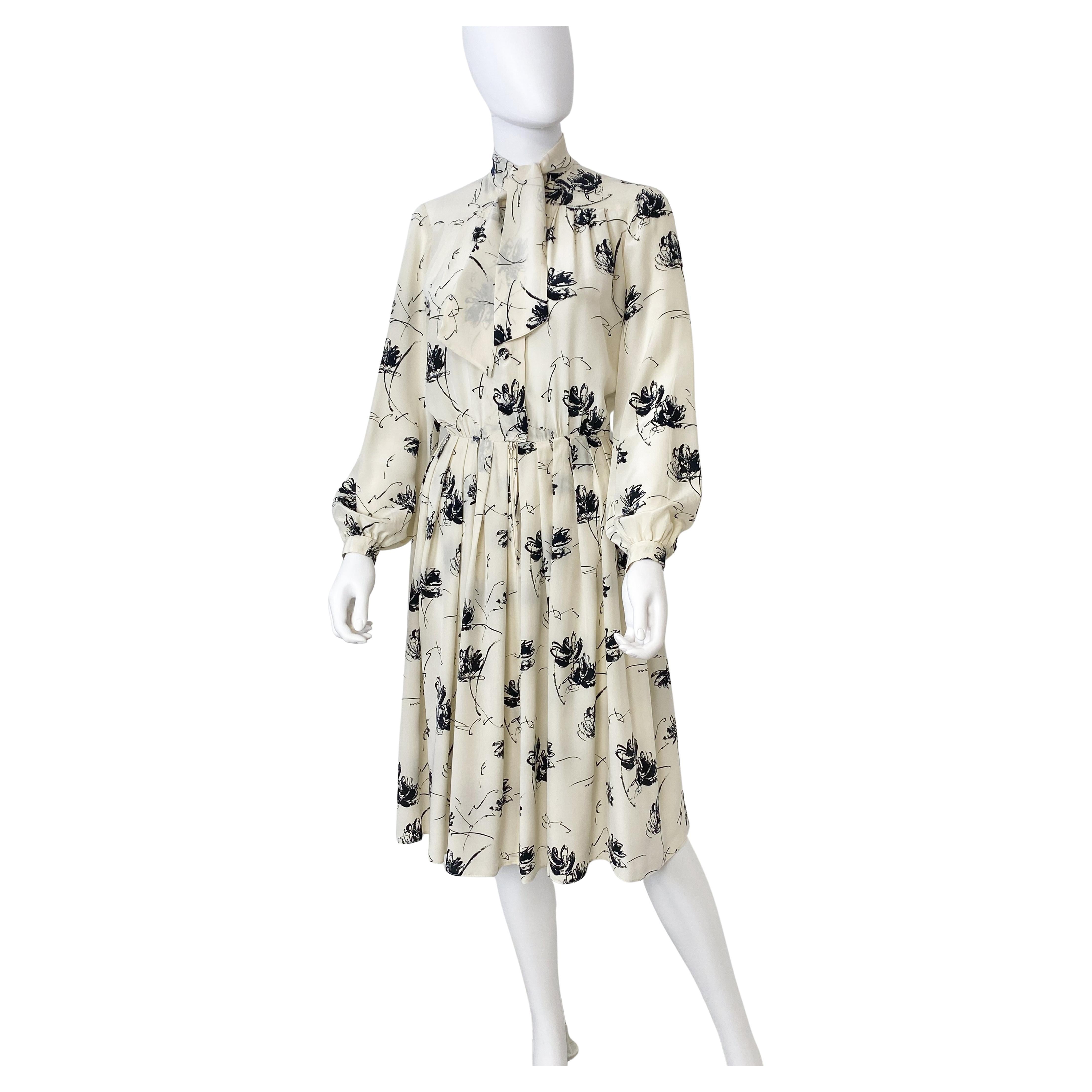 1970s Silk Muslin Black and White Dress with Floral Print Size 8/10 For Sale