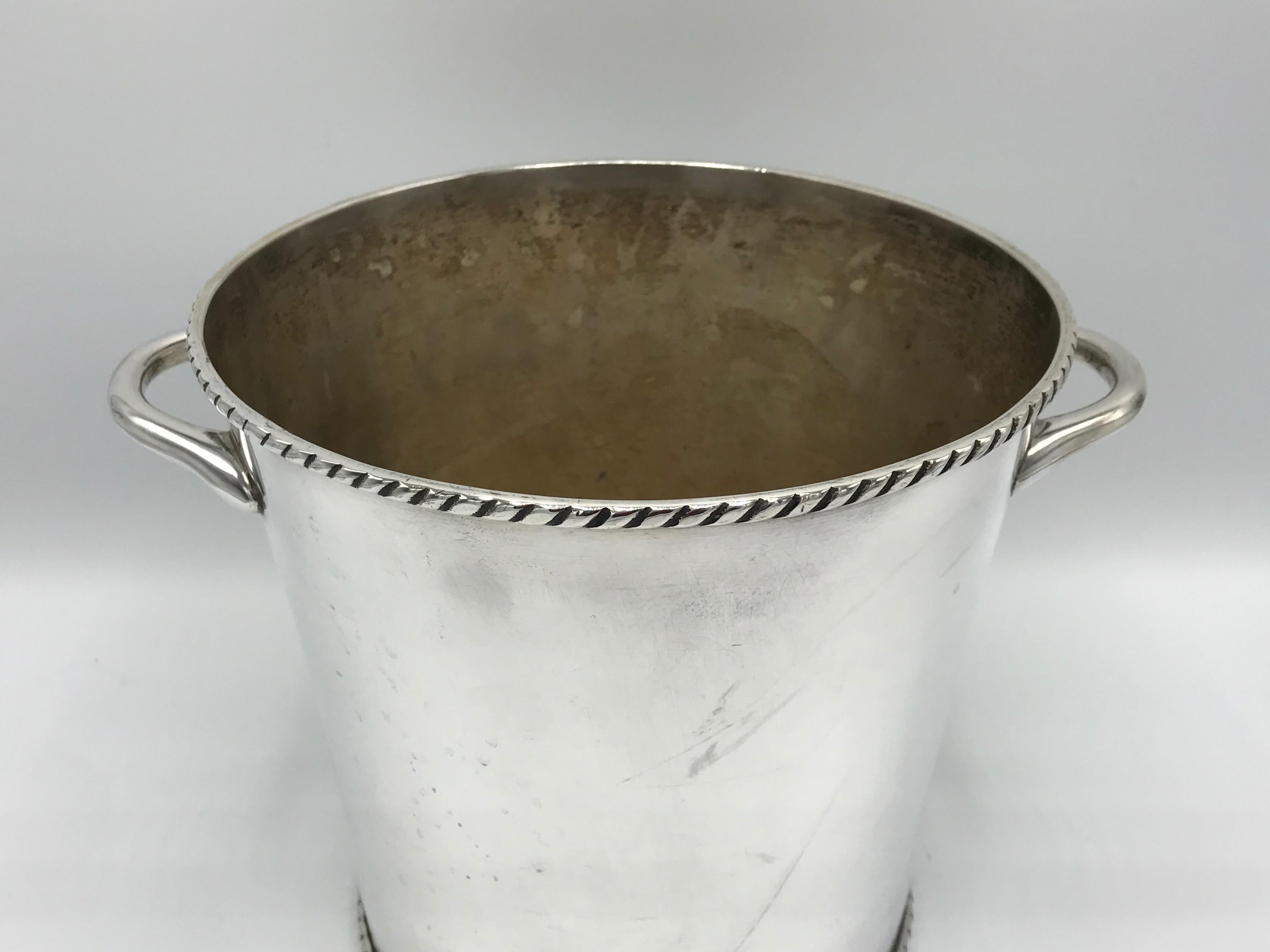Offered is a stunning, 1970s polished silver plate champagne bucket. The piece has a lovely rope motif along the base and opening. Heavy, weighing nearly 3lbs.