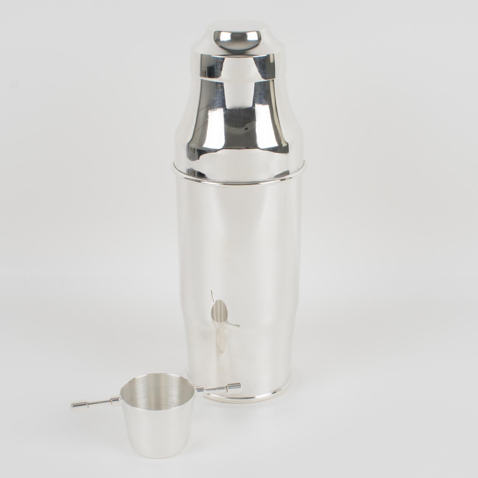 Elegant Mid-Century silver plate cylindrical cocktail or Martini shaker by silversmith Bellini, Brazil. Three-sectioned bullet-shaped designed cocktail shaker with removable cover cap and tapered strainer. It comes with its original silverplate 1.5