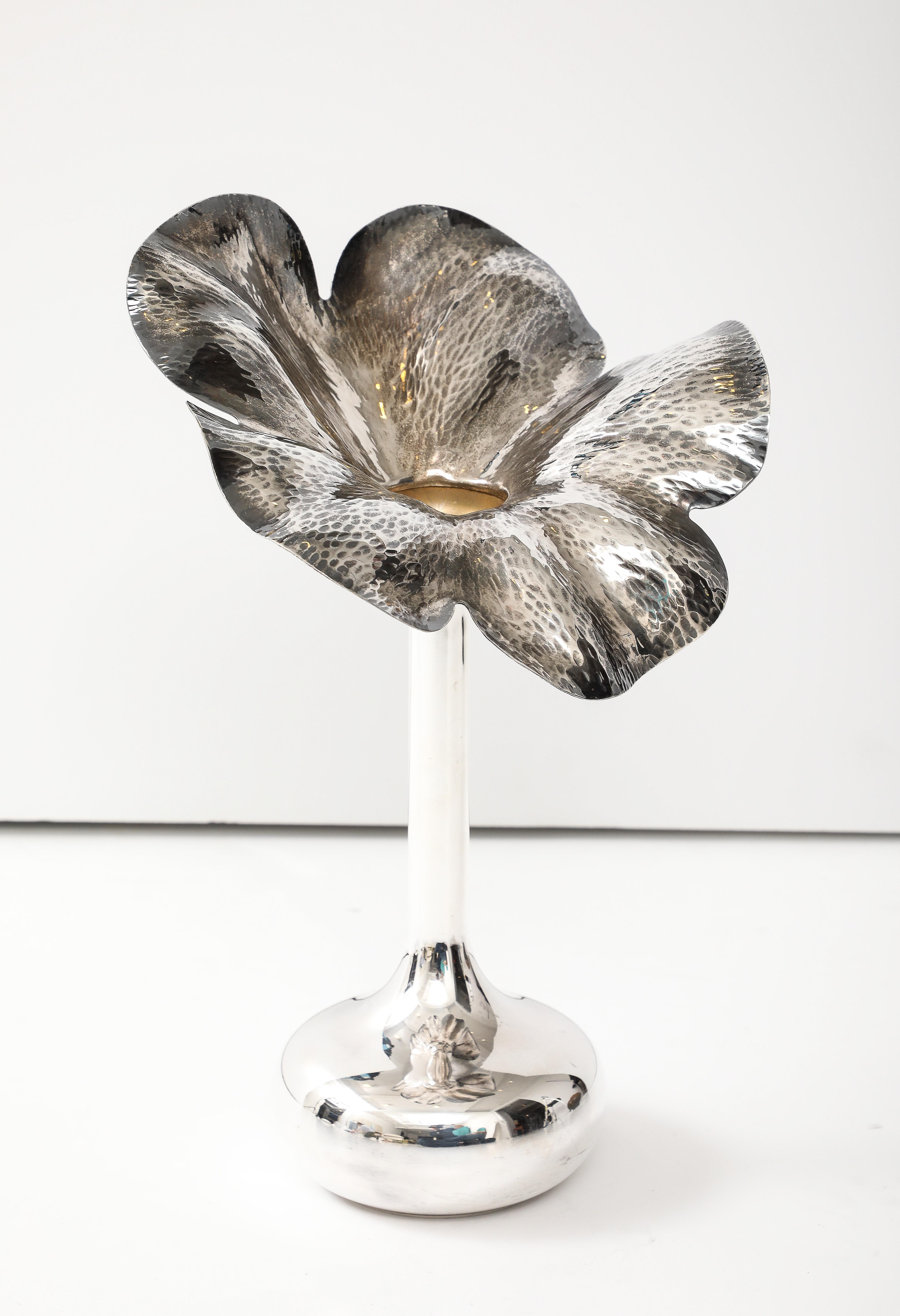 Vase brésilien en forme de fleur, plaqué argent, des années 1970  en vente 2