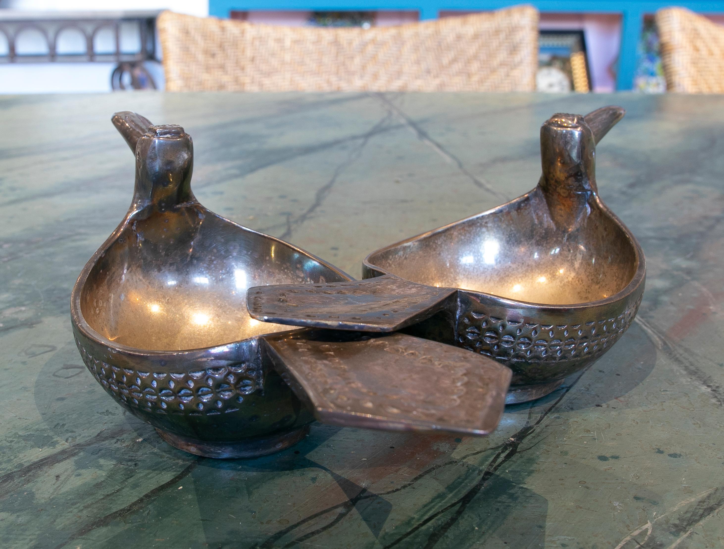 Bols en métal métallique argenté en forme d'oiseaux des années 1970 Bon état - En vente à Marbella, ES