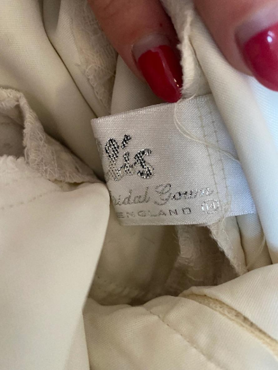 1970s Simon Ellis Couture Trumpet Sleeve Wedding Dress In Excellent Condition In London, GB