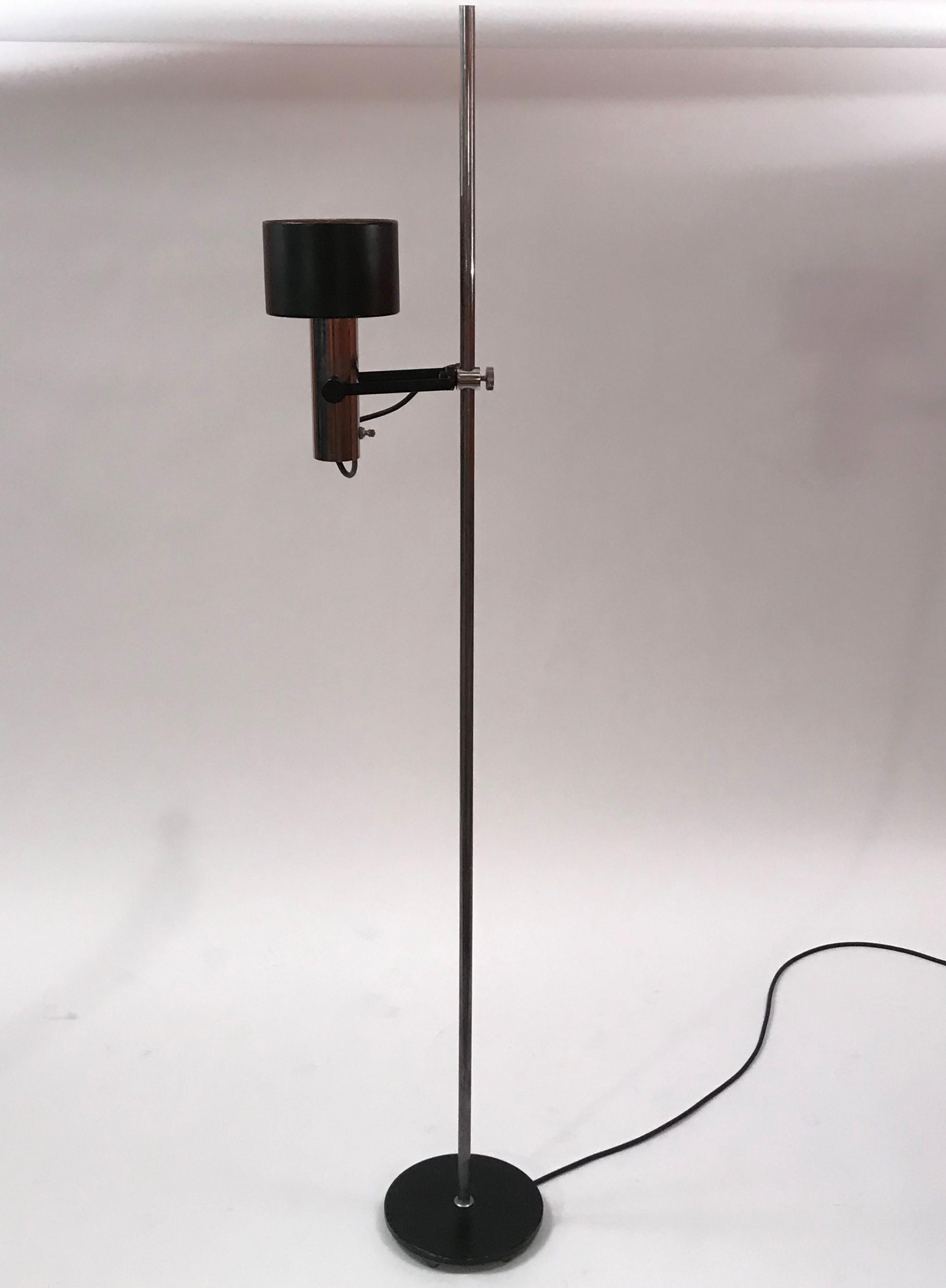 A fine example of a 1970's Lightolier single lantern adjustable floor lamp with chromed stanchion pole set on a weighted matte black topped base. 

 Multiple points of articulation are all fully operational and smoothly functional. Knurling and