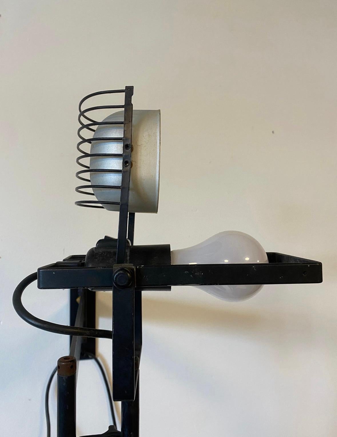 Ernesto Gismondi, founder of Artemide (b 1931-2020)




“An extremely rare architectural wall lamp from the Sintesi range designed by Ernesto Gismondi in 1976. High quality production constructed from coated steel and Aluminium.

Gismondi founded
