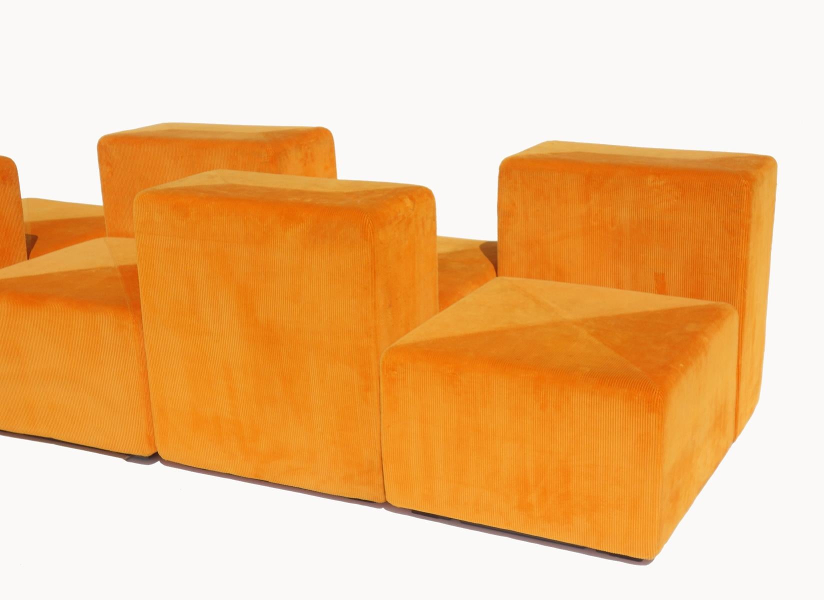 1970s Sistema 61 Giancarlo Piretti Castelli Italian Design Orange Modular Sofa For Sale 4