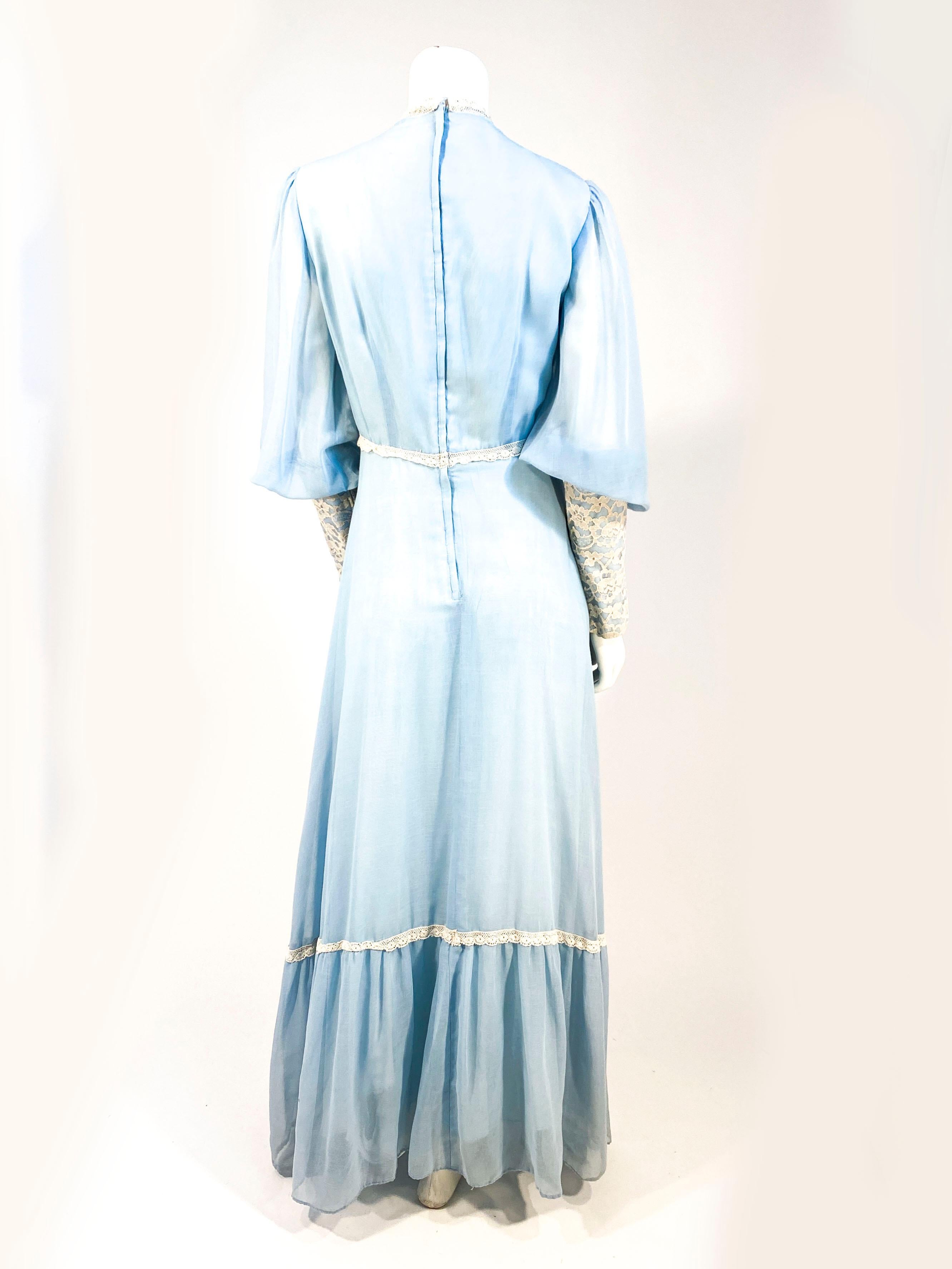 Himmelblaues Kleid in voller Länge aus den 1970er Jahren Damen im Angebot