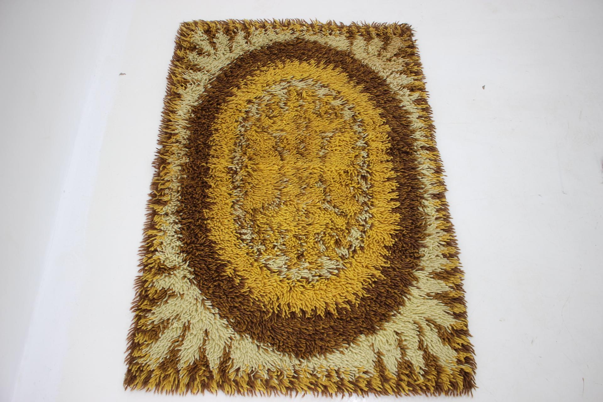 1970s Small Danish Abstract Wool Rug In Good Condition For Sale In Praha, CZ