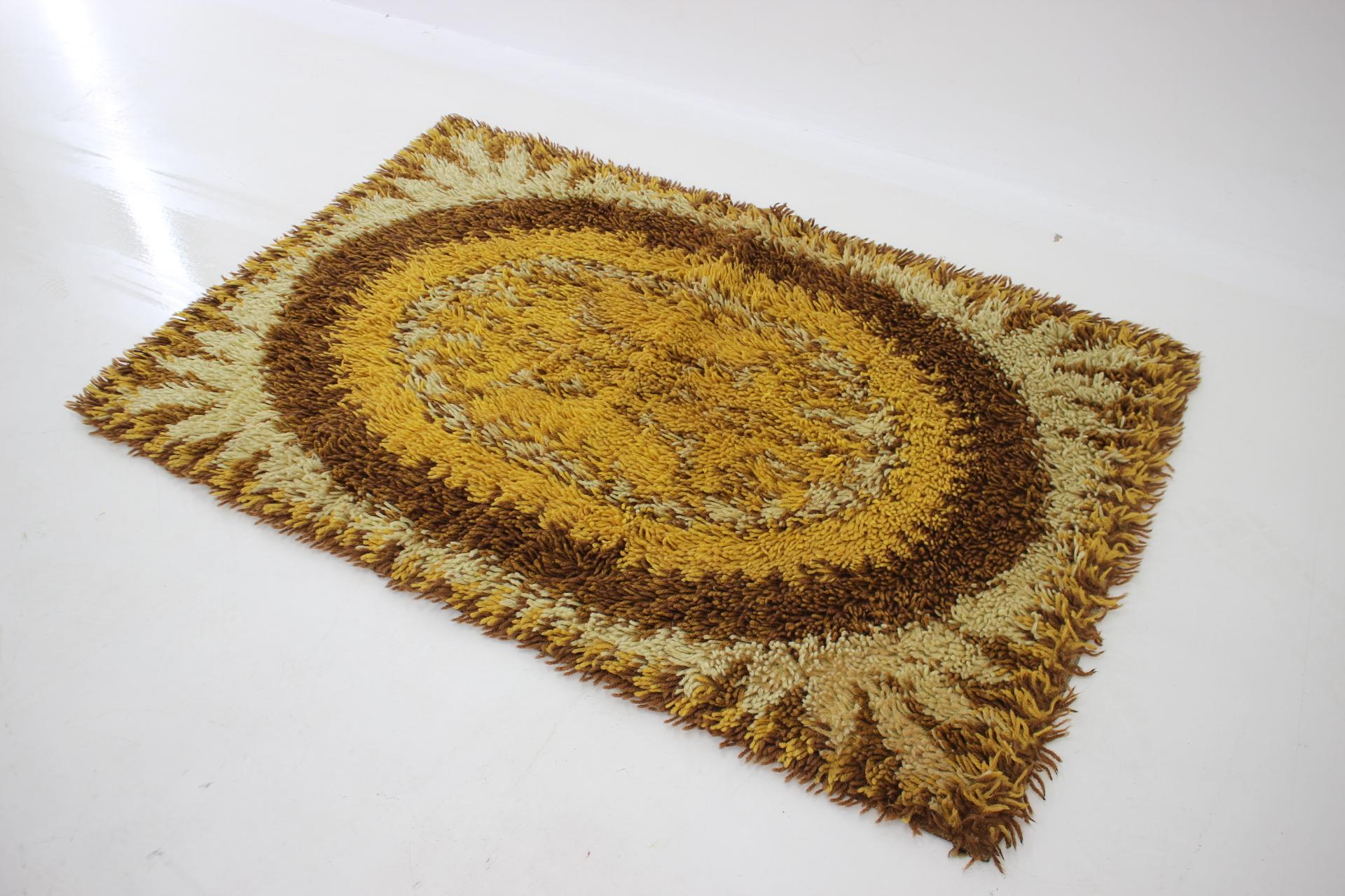 Late 20th Century 1970s Small Danish Abstract Wool Rug For Sale