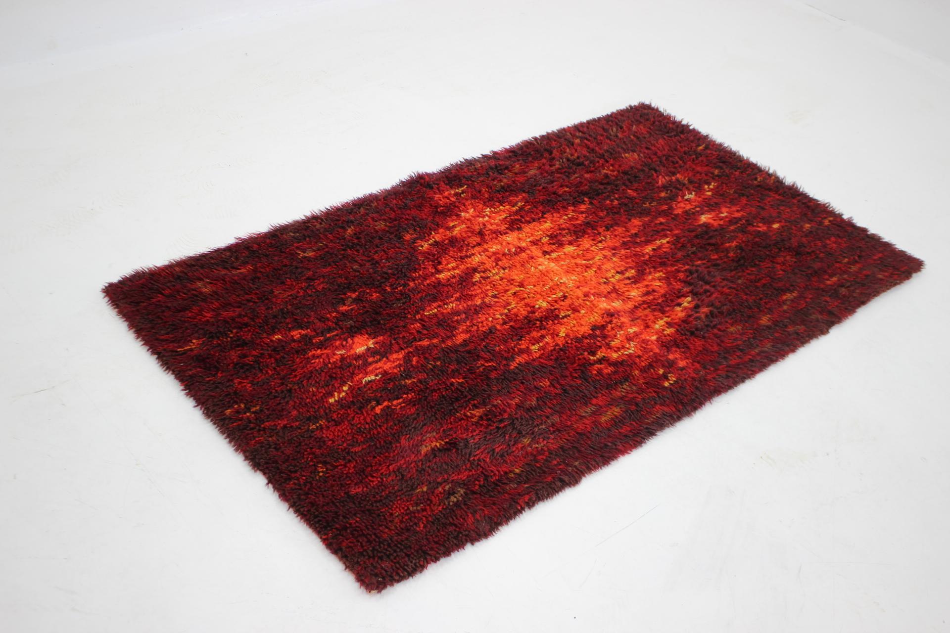 Mid-Century Modern 1970s Small Danish Wool Abstract Rug  For Sale