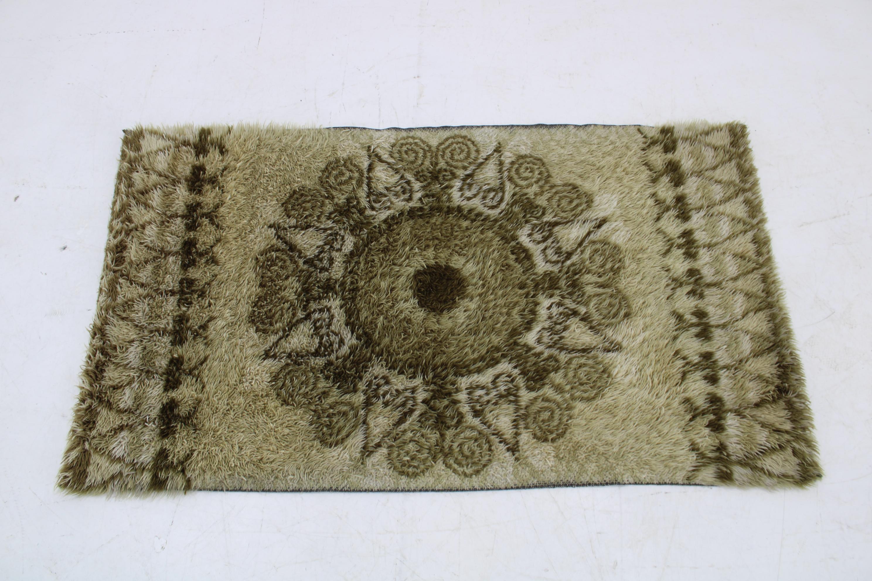  - Good original condition with minor signs of use 
- Item has been cleaned
