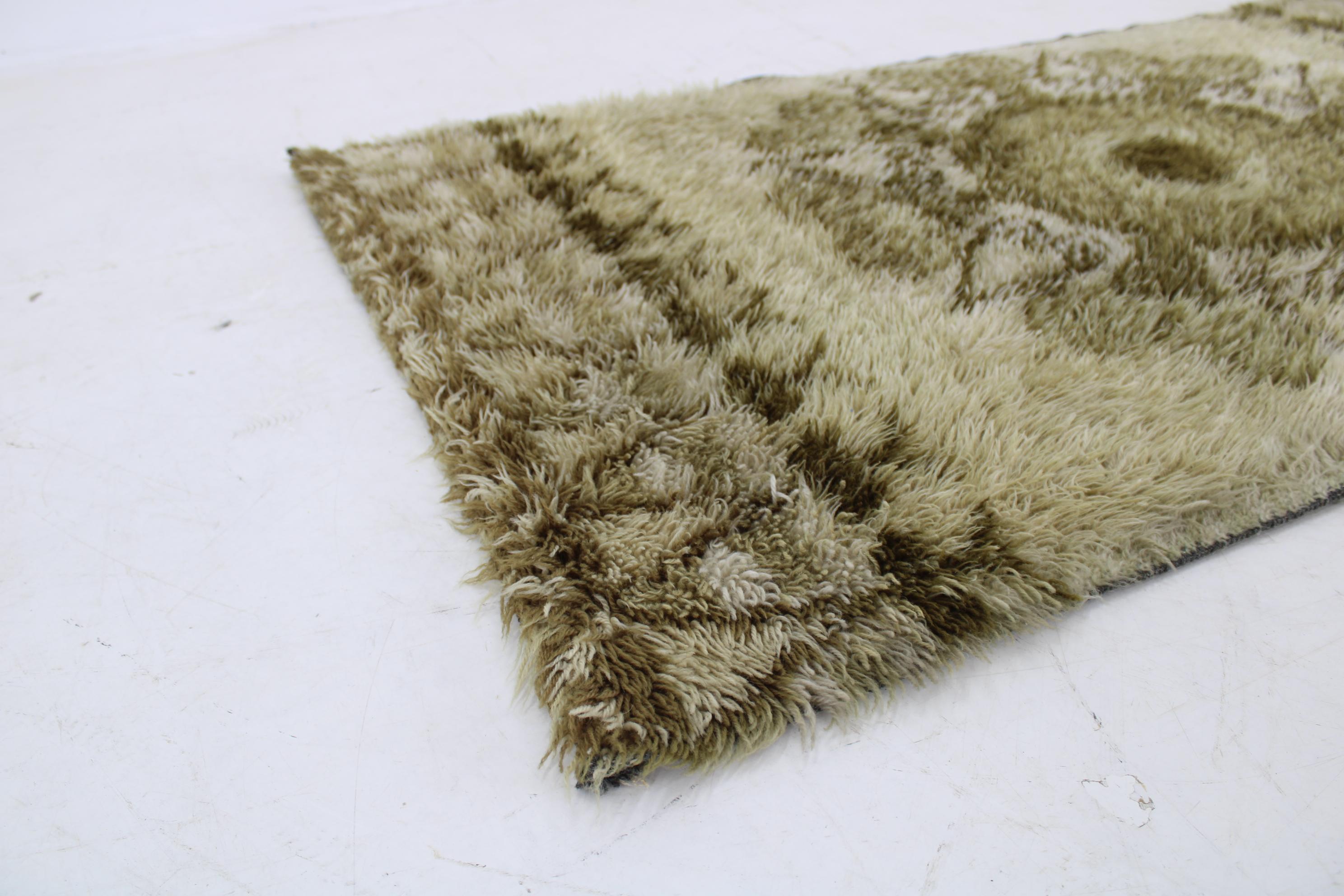1970s Small Danish Wool Rug In Good Condition For Sale In Praha, CZ