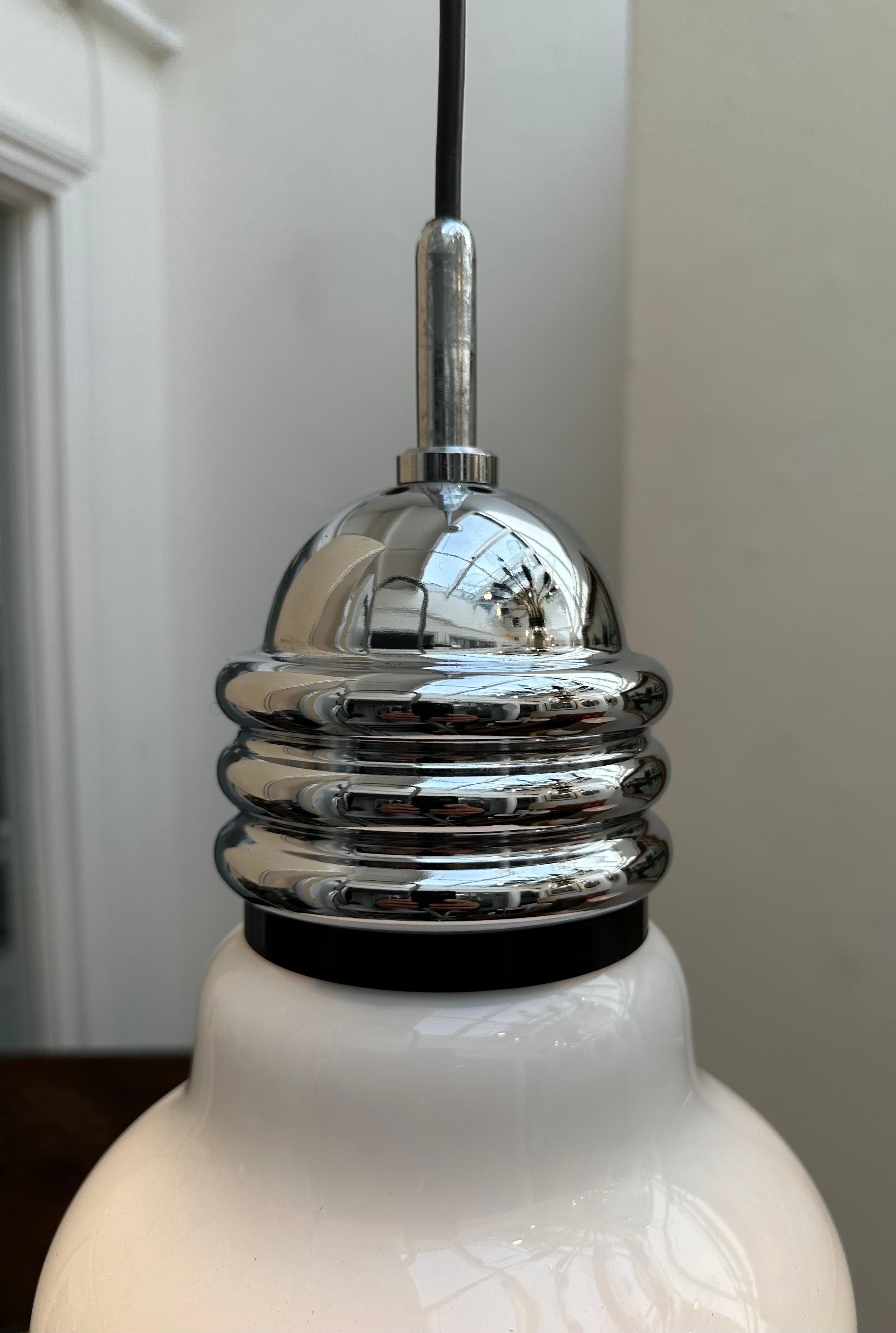 Petite suspension italienne en forme d'ampoule Arianna Piero Brombin pour Artemide des années 1970 en vente 1