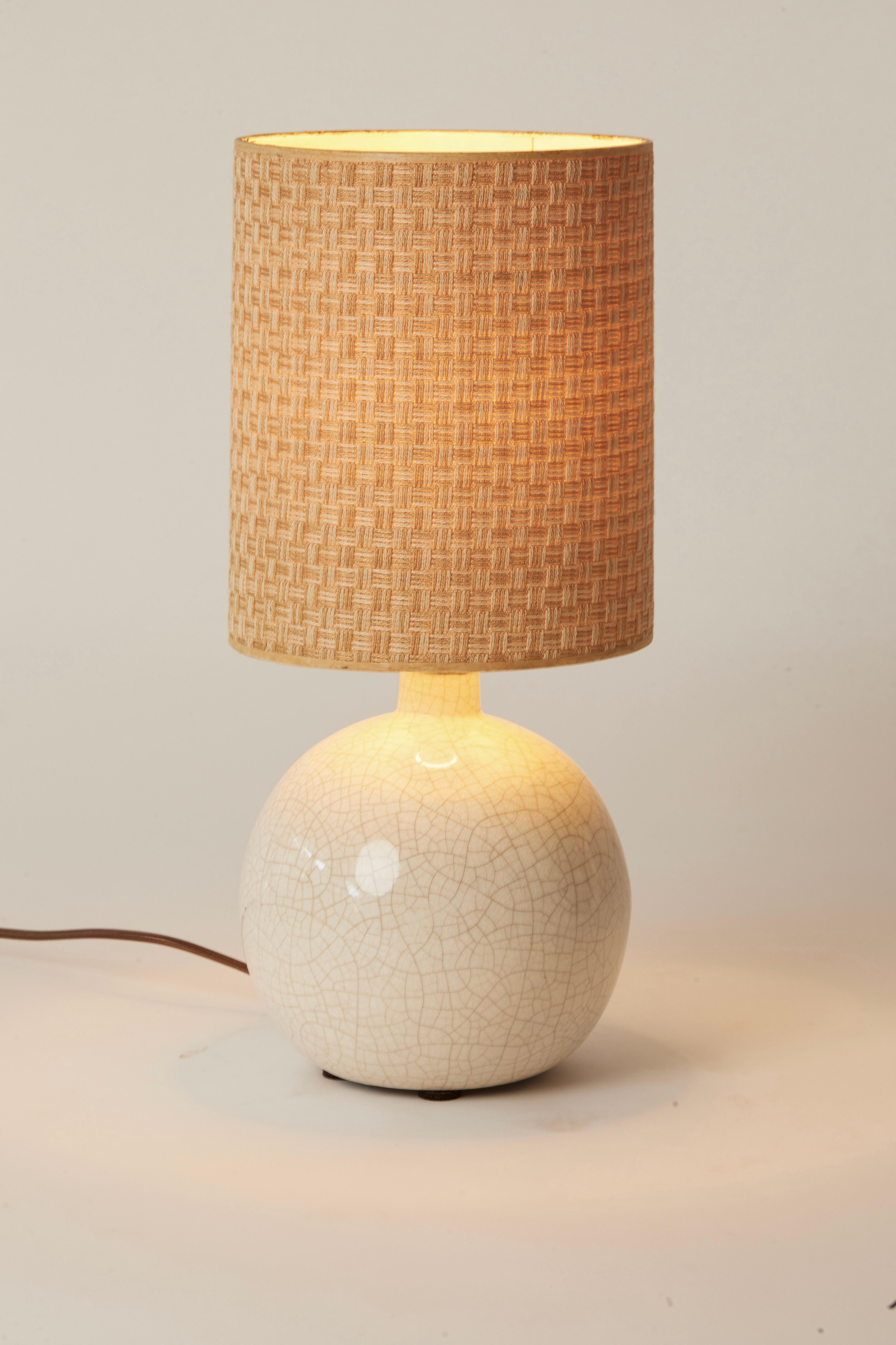 European 1970s Small White Crackled Table Lamp with Original Brown Woven Lampshade For Sale