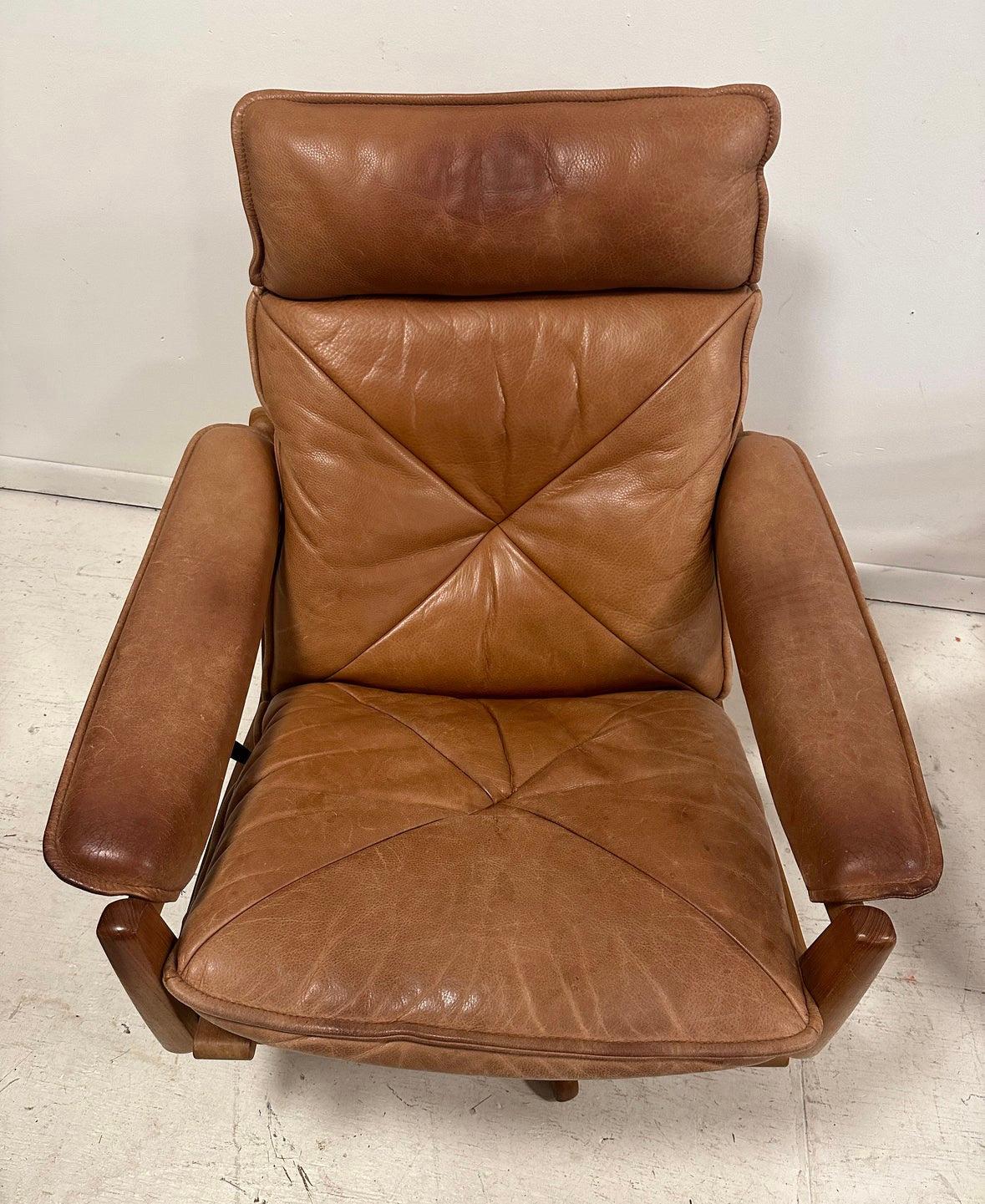 Teak 1970s soda galvino Denmark solid teak recliners with ottomans  For Sale