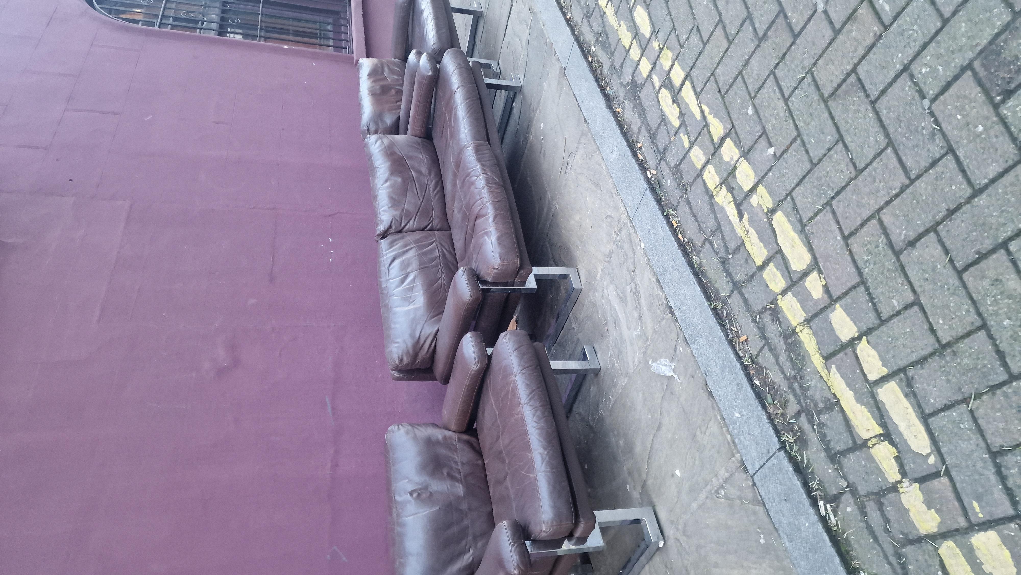 20ième siècle Deux fauteuils de canapé des années 1970 par Tim Bates en vente