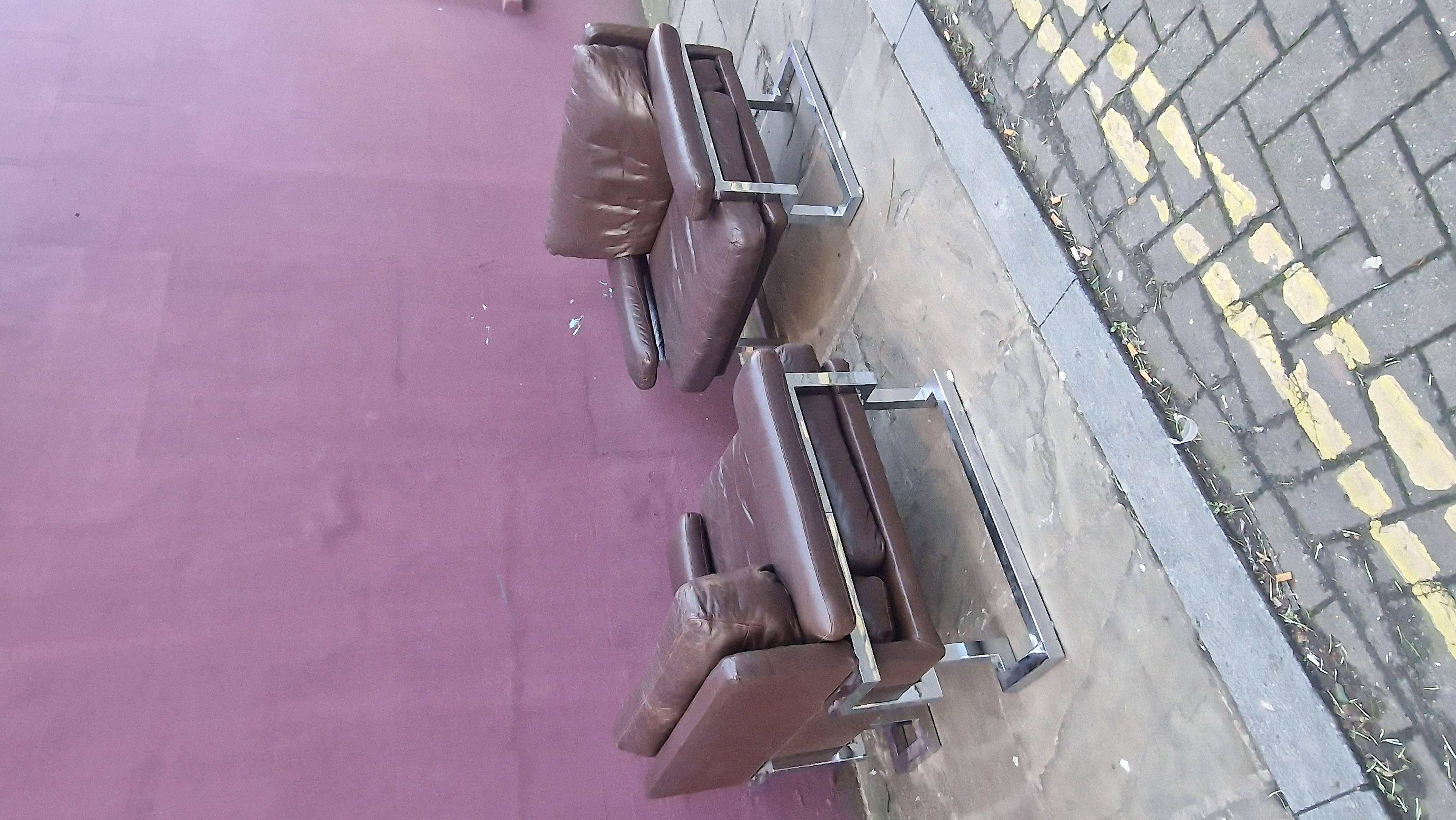 Deux fauteuils de canapé des années 1970 par Tim Bates en vente 1