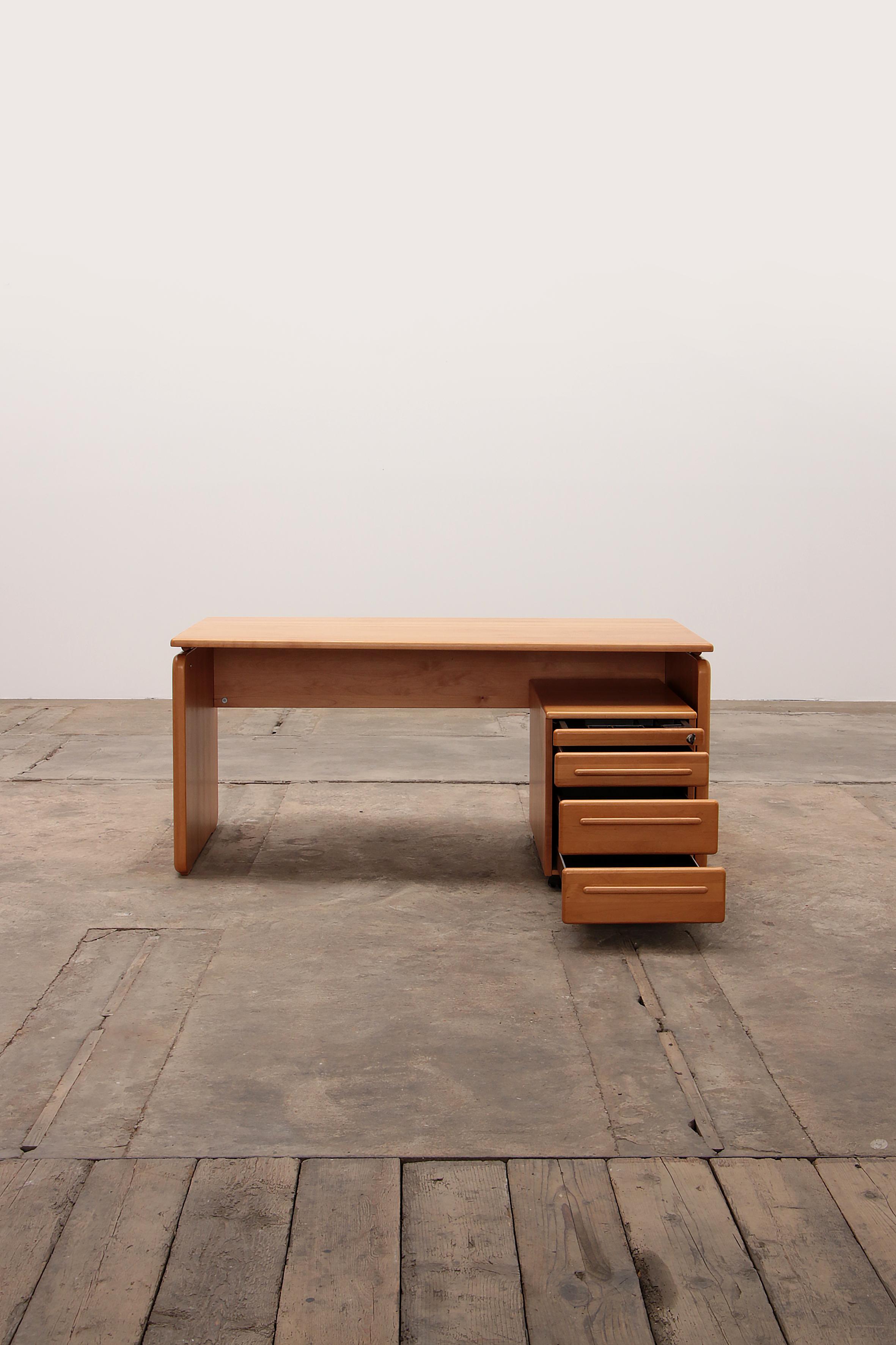 1970s Solid Beechwood Desk with Drawers, 1970 Germany In Good Condition In Oostrum-Venray, NL