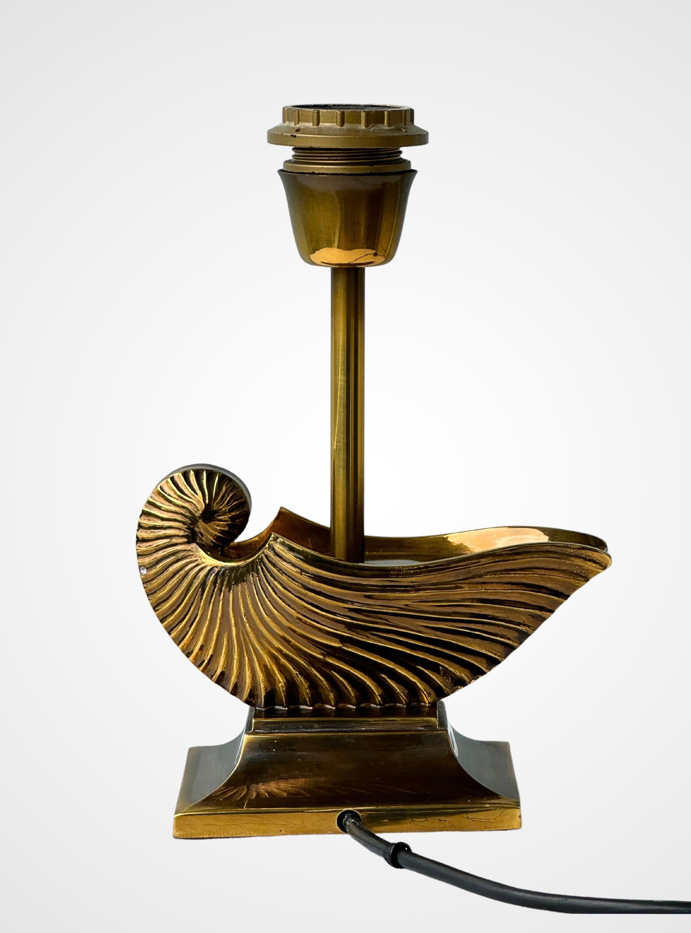Hollywood Regency 1970s Solid Brass Coquillage Seashell Table lamp by DEKNUDT Belgium Model 3742/1 For Sale