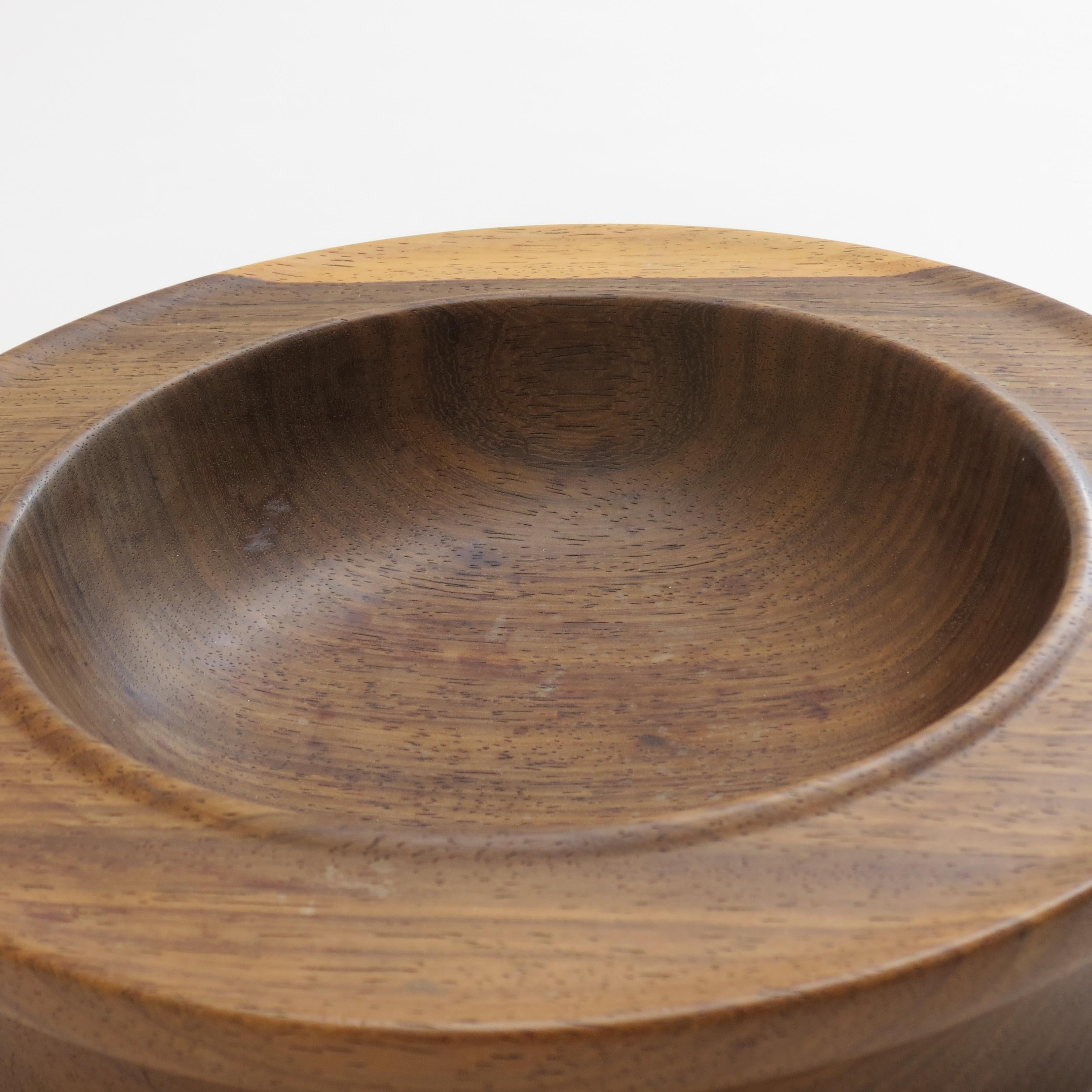 1970s Solid Midcentury Padouk Large Wooden Fruit Bowl Hand Turned In Good Condition In Stow on the Wold, GB