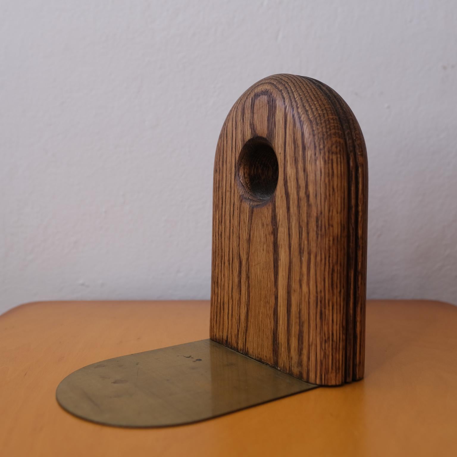 1970s Solid Oak and Brass Modernist Bookends In Good Condition For Sale In San Diego, CA