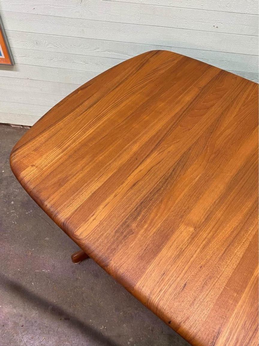 High quality solid teak dining table with double pedestal base and beautifully curved lines. This piece has been meticulously restored by our team and is in excellent condition. 

53” wide
34.5” wide
29” high

Free local delivery. 

Worldwide
