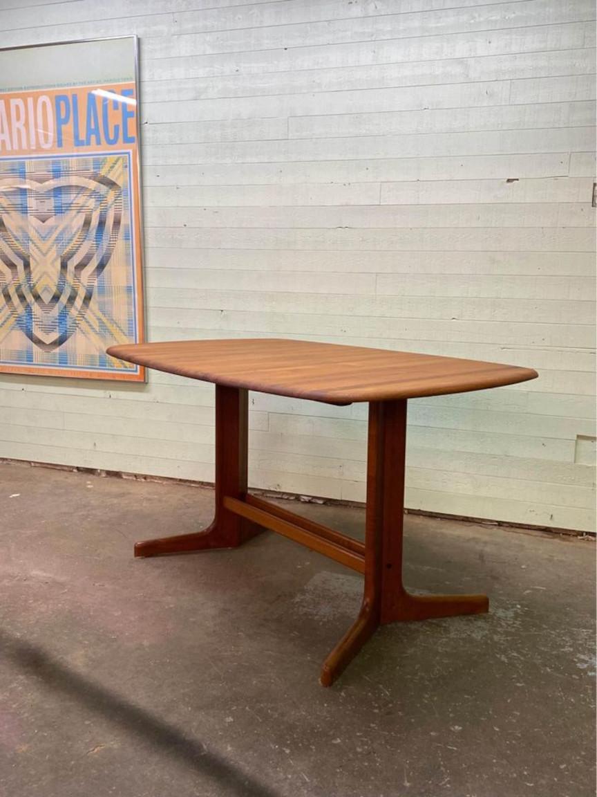 1970s Solid Teak Dining Table In Excellent Condition In Victoria, BC