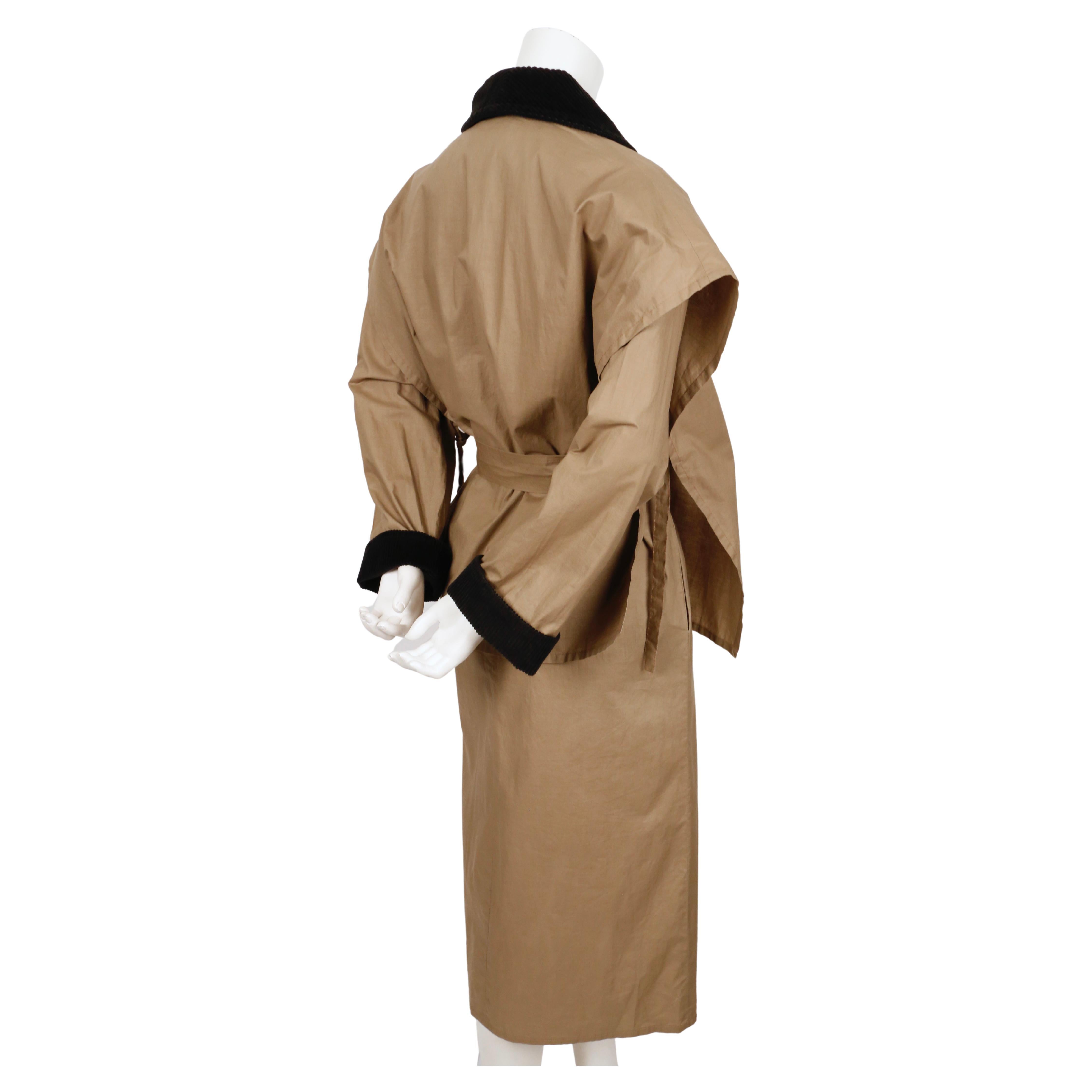 Trench-coat léger beige SONIA RYKIEL des années 1970 avec garniture en contreplaqué noir et cape en vente 1