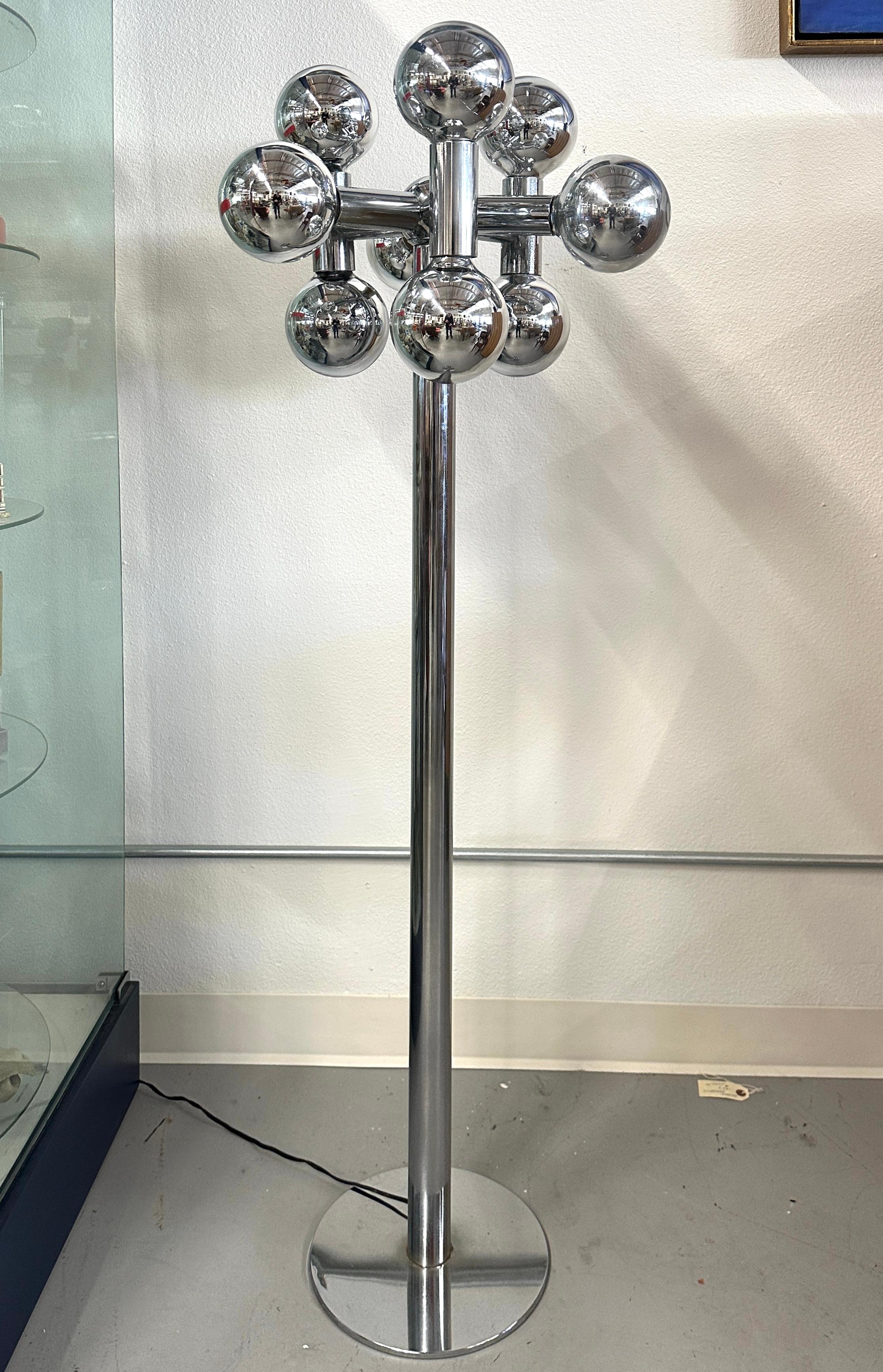 Wonderful chrome “molecule” or “atomic” globe lamp by Sonneman Lighting from the 1970’s. The lamp is in working condition. It features 9 mirrored globe bulbs that are dimmable. These are original bulbs and of this listing 8 are functional. We have