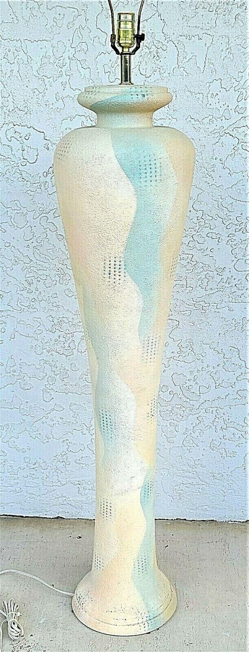 Lampadaire en plâtre texturé de style sud-ouest des années 1970 Bon état - En vente à Lake Worth, FL