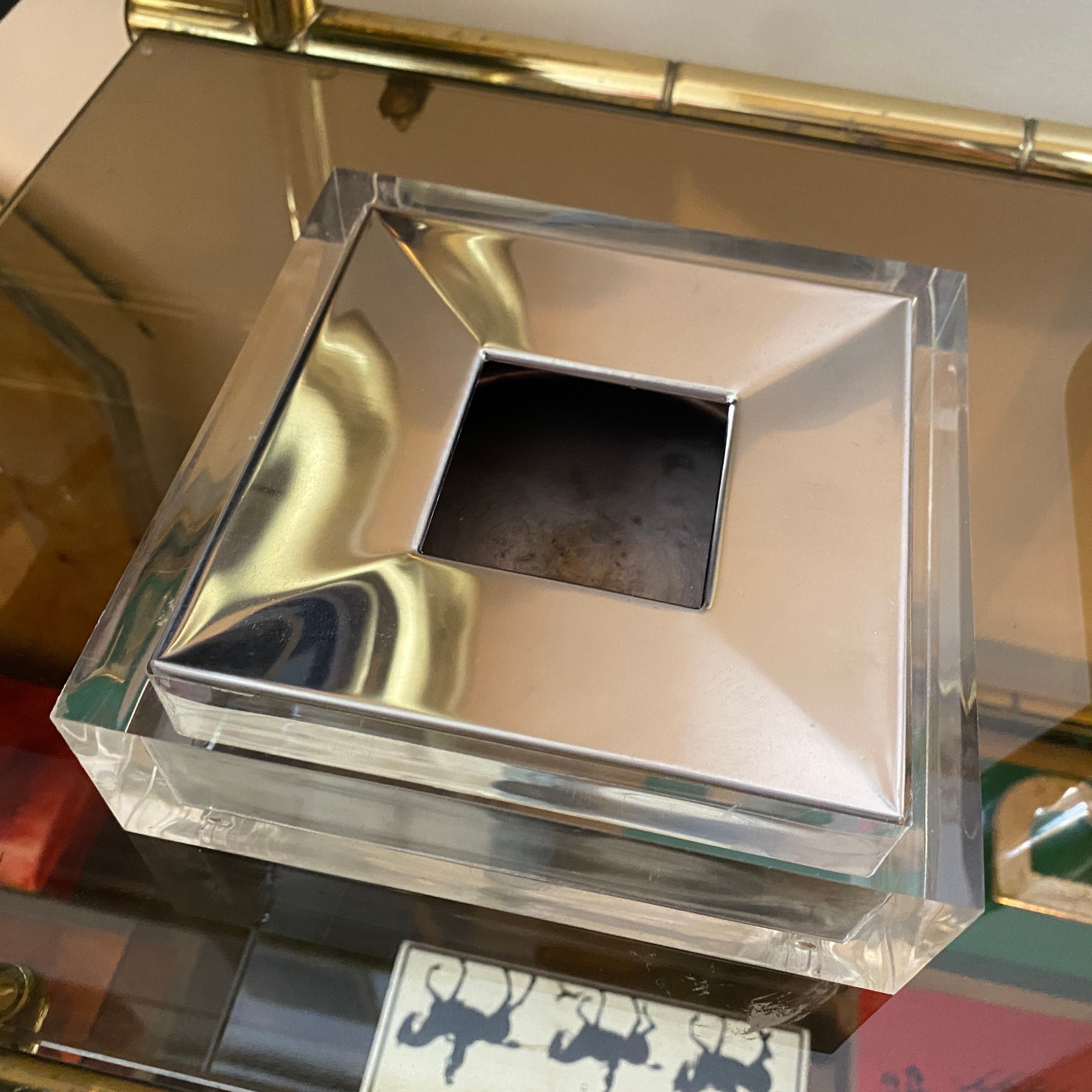 A 1970s plexiglass and chromed metal square ashtray designed by Fabio Manlio Ciocca for Guzzini in perfect conditions.