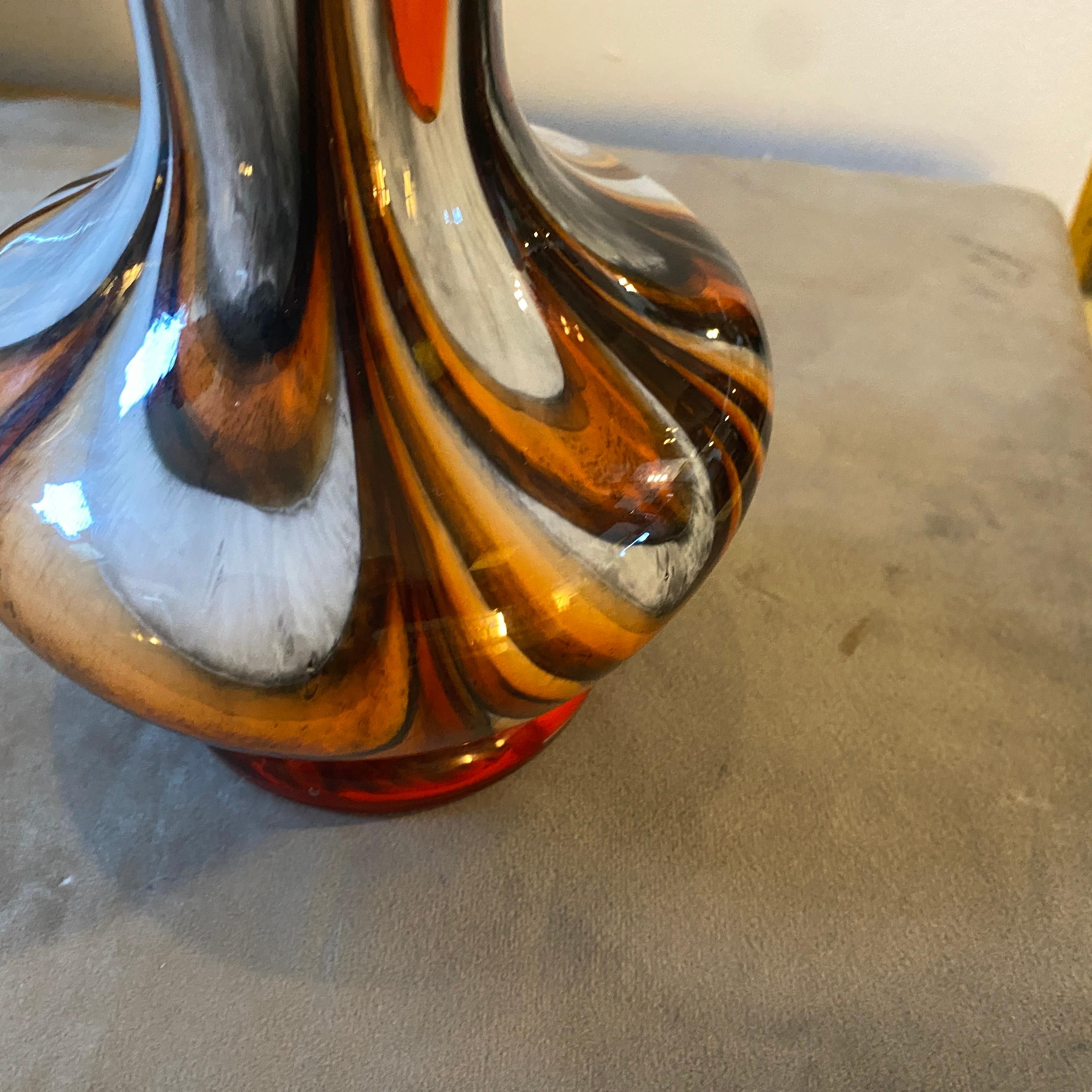 italien 1970 Space A Space Carlo Moretti Vase en verre opalin orange et Brown en vente