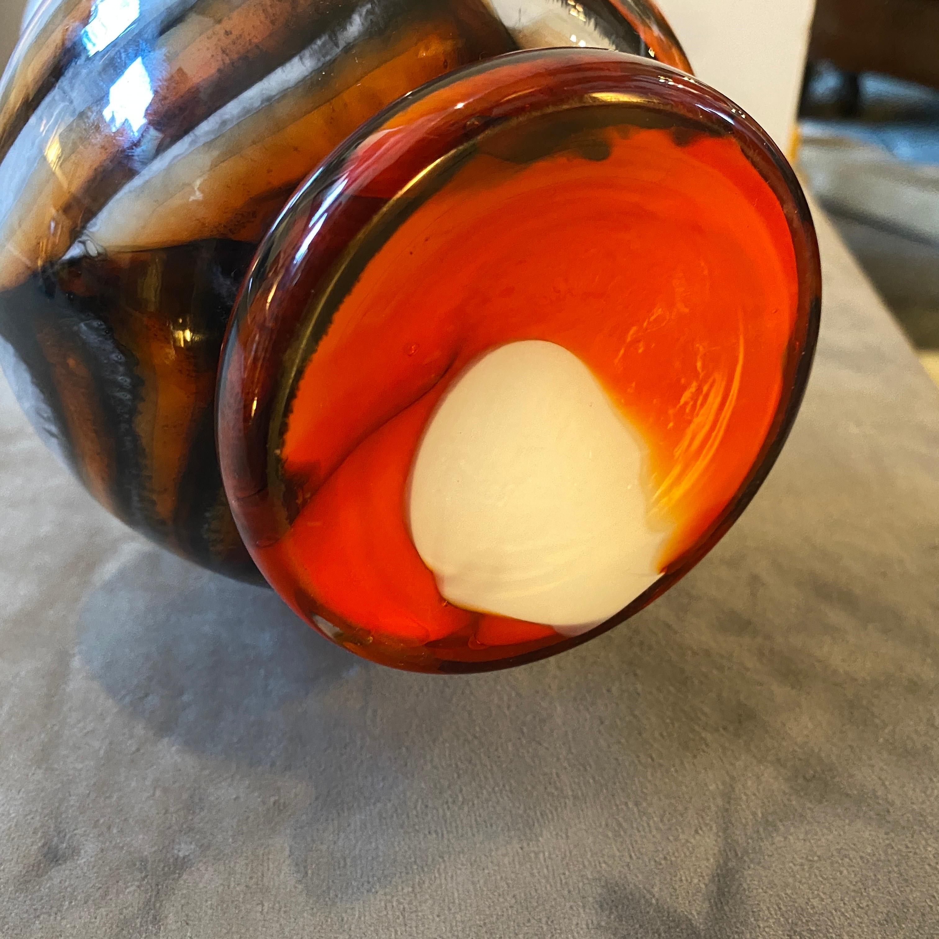 20ième siècle 1970 Space A Space Carlo Moretti Vase en verre opalin orange et Brown en vente